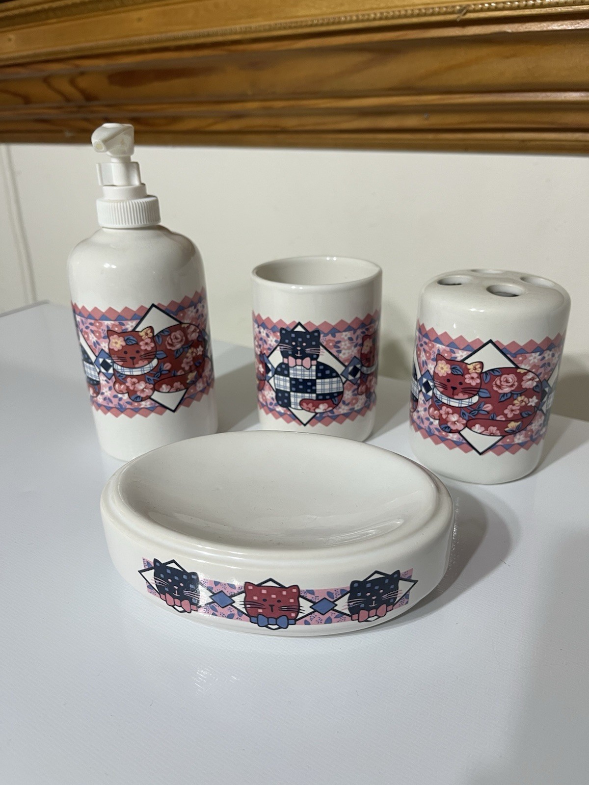 Cat Bathroom Patchwork Red/Blue Soap Dish Toothbrush Holder Cup Lotion Dispenser