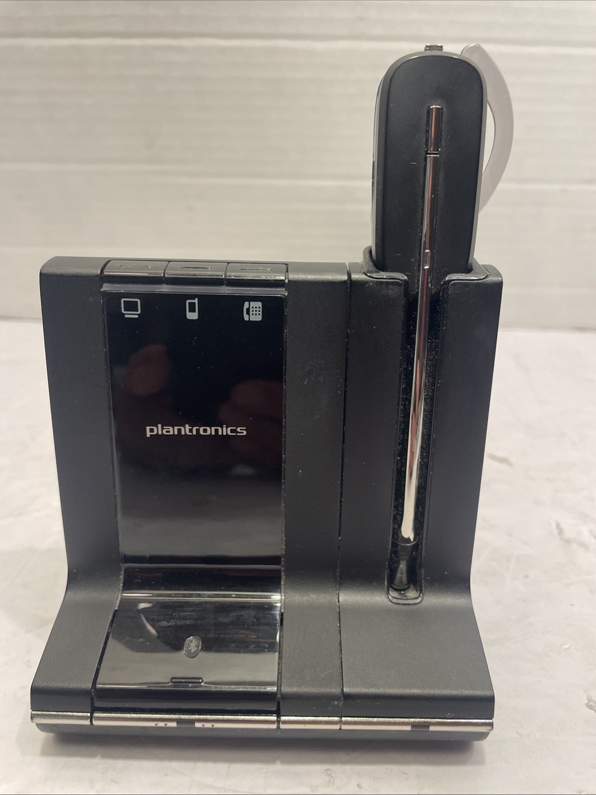 Plantronics WO2 Wireless Headset System with Base / Charger & USB