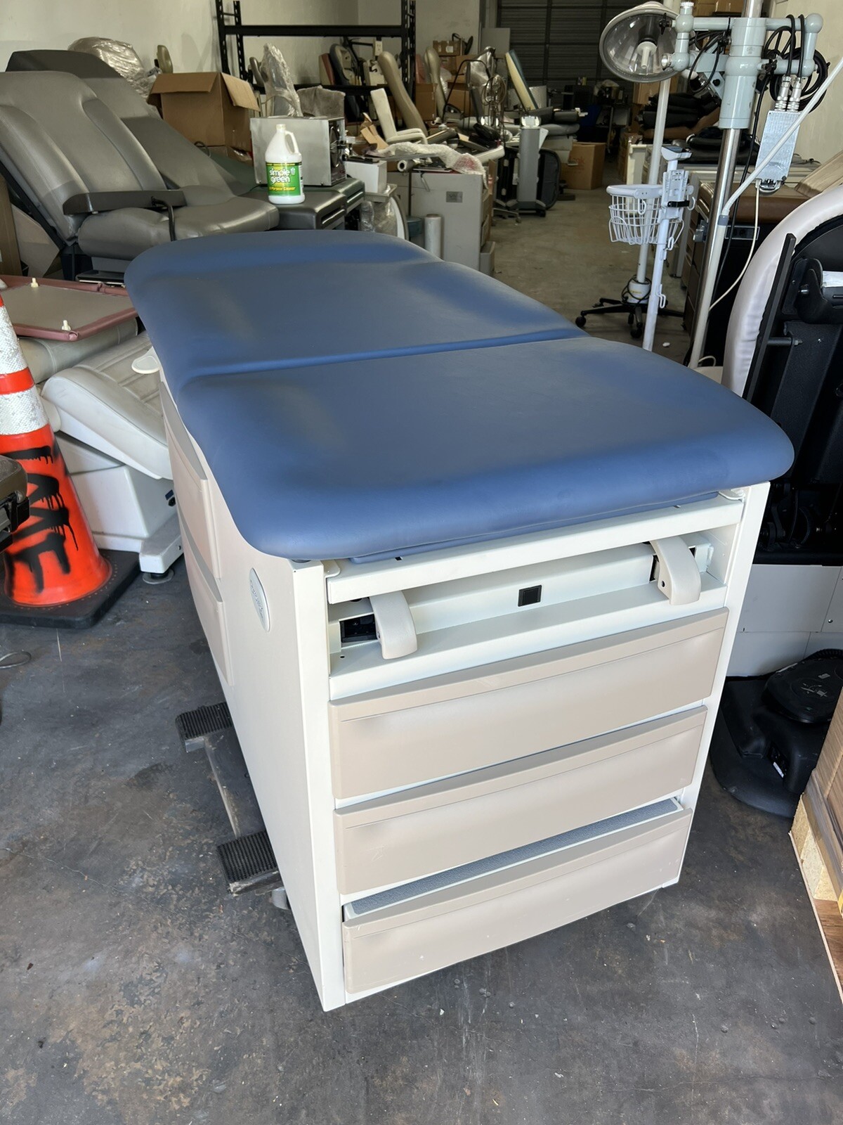 Brewer 4000 Basic Exam Table, Blue Fog - READ DESCRIPTION