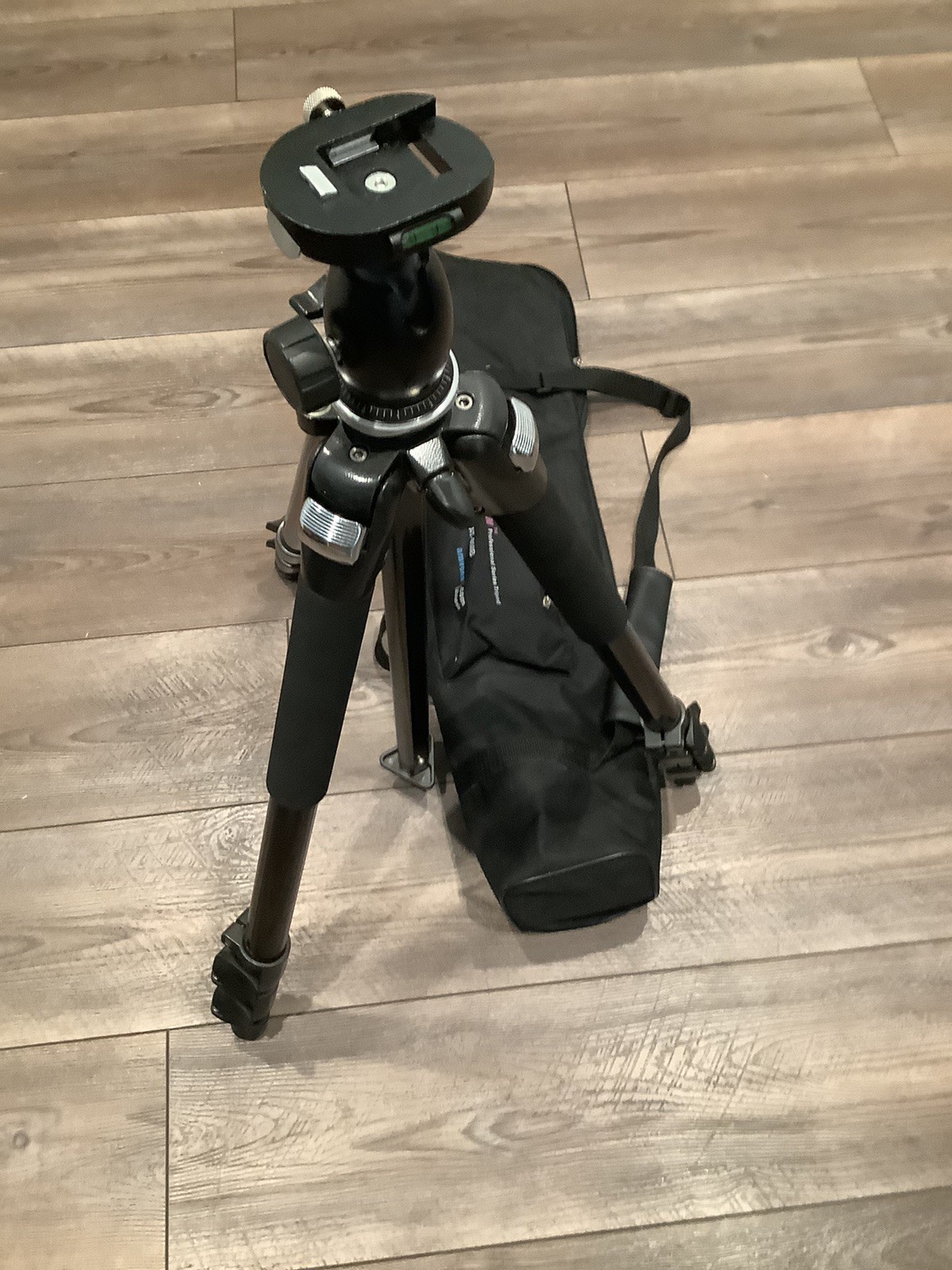 Dynatran Model AT-858B Professional Series Tripod EUC condition
