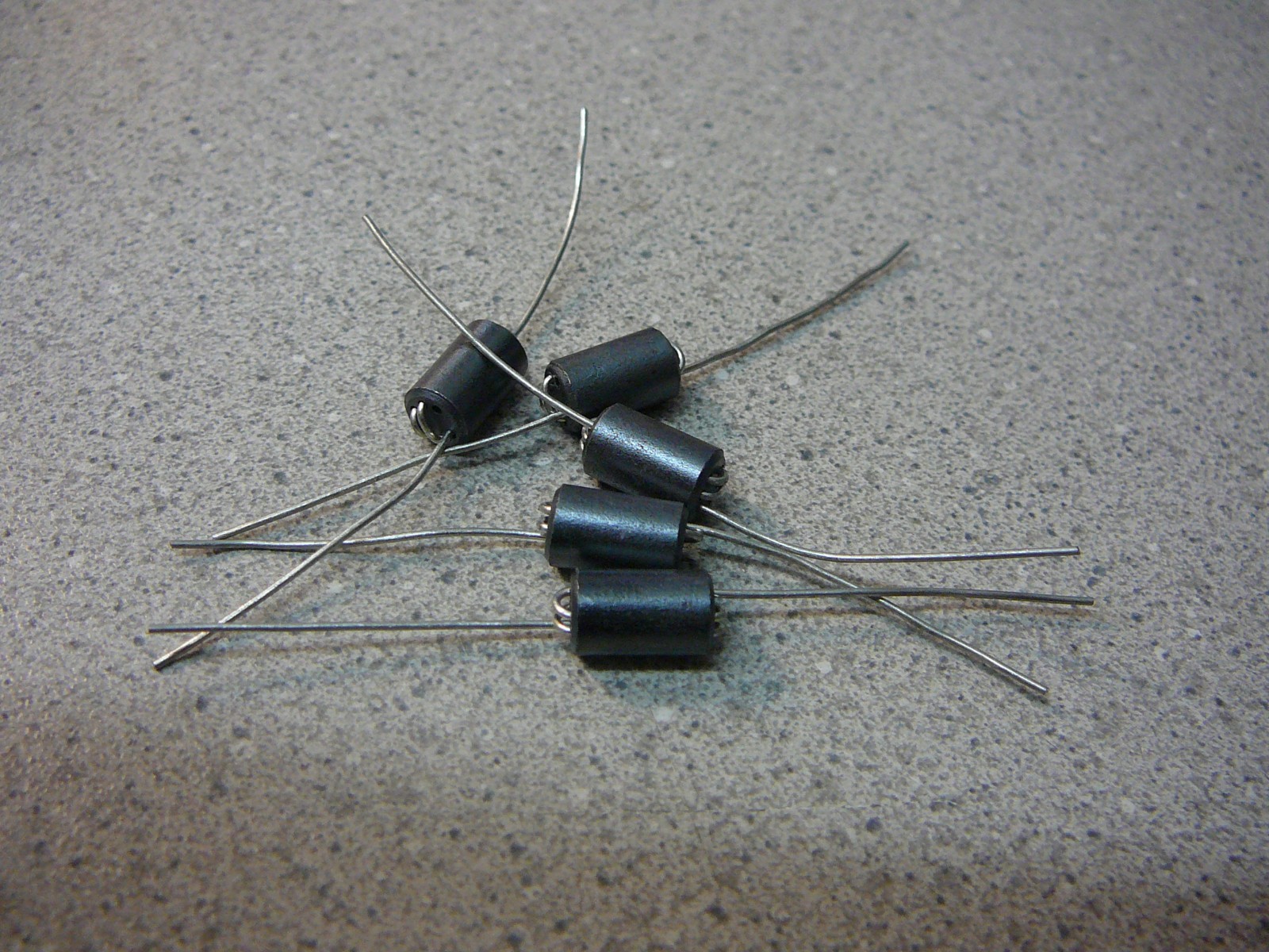 INDUCTOR SUPPLY LB2/2.5ZA Wide Band Choke .60 KΩ 50 MHz Axial NEW Qty.100
