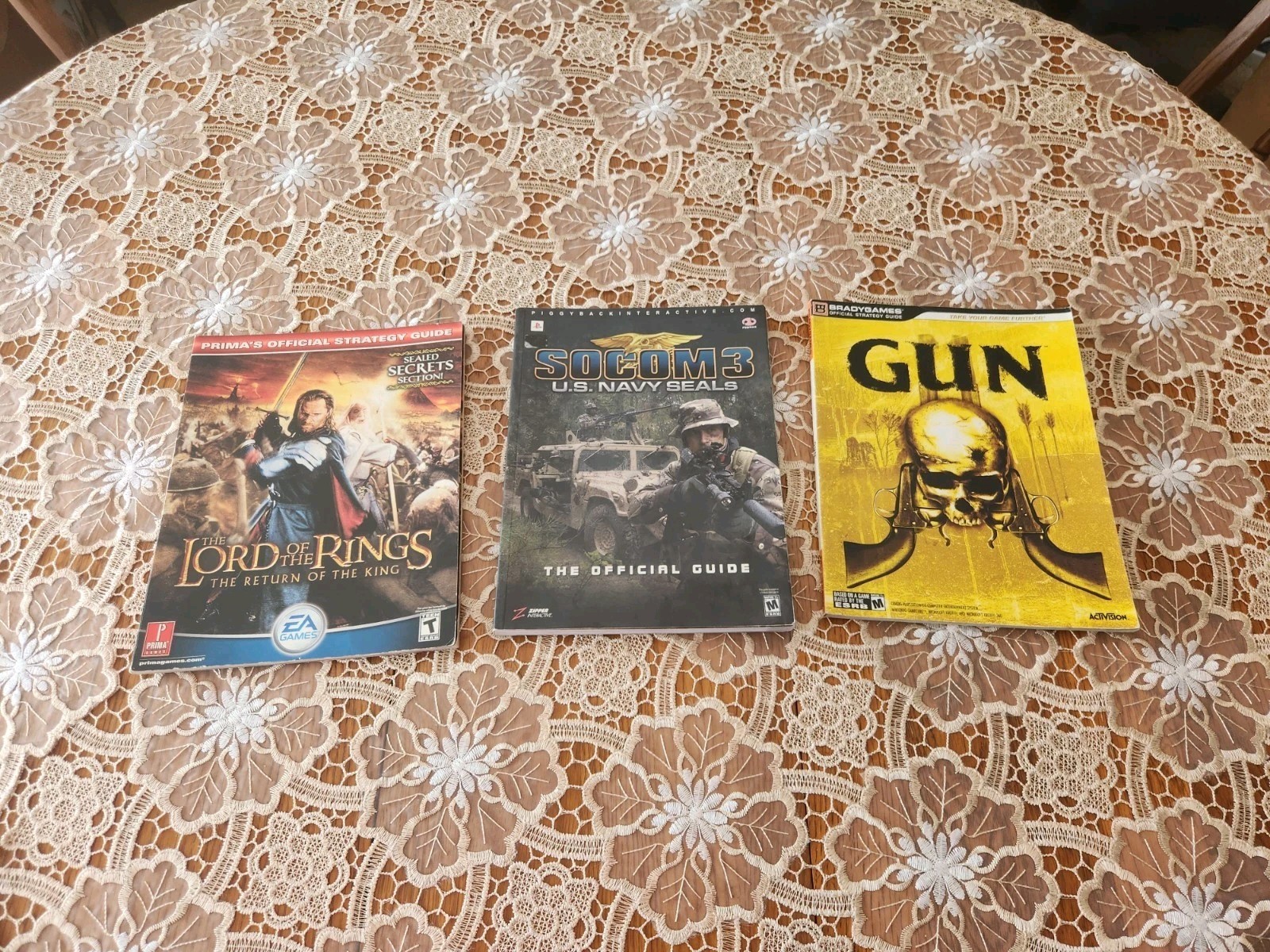 Video Game Strategy Guide Books Lot Of 3 Gun-Socom 3-Lord Of The Rings King