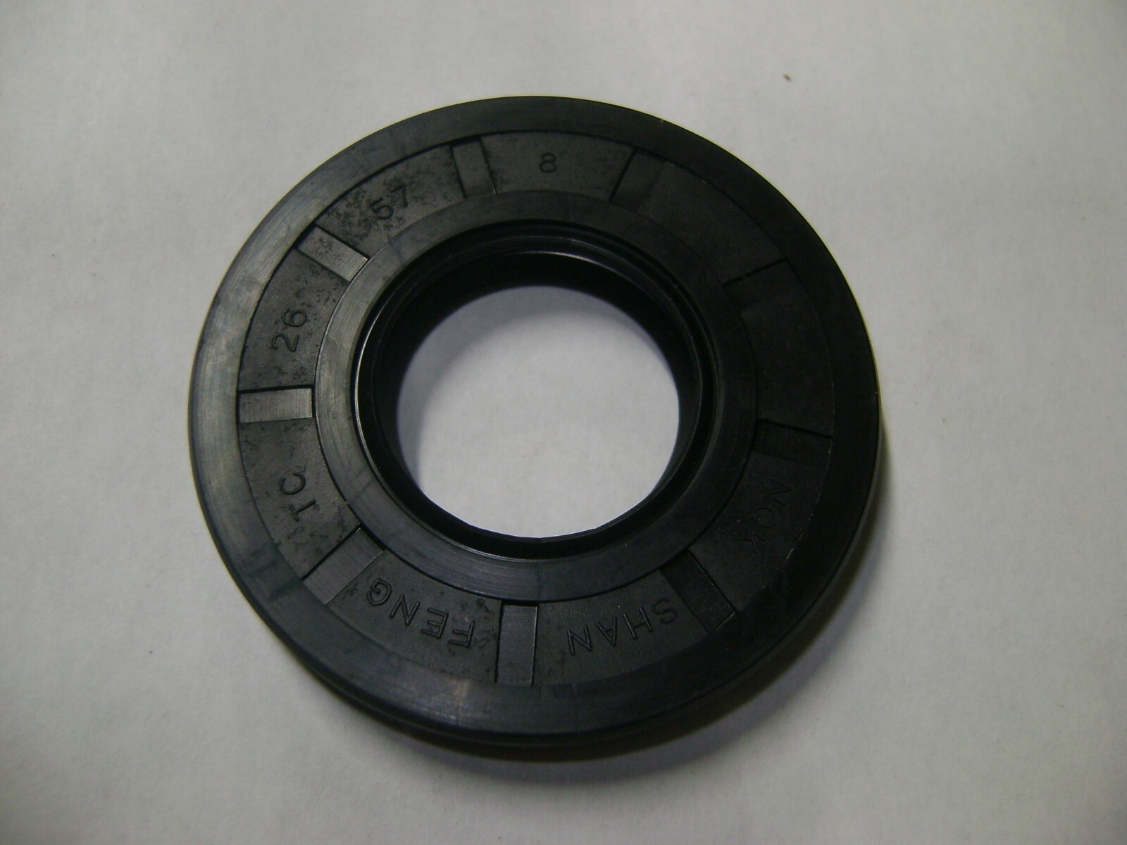 NEW TC 26X57X8 DOUBLE LIPS METRIC OIL / DUST SEAL 26mm X 57mm X 8mm
