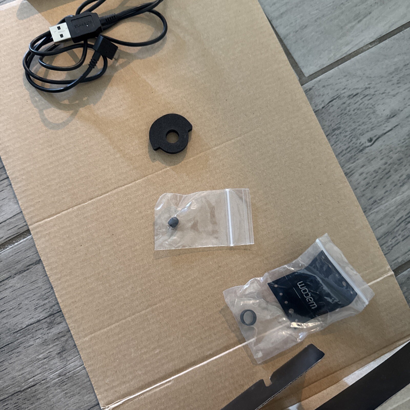 Wacom Intuos CTH-480 Touch Graphics Tablet with Different Bamboo Pen (Small) USB