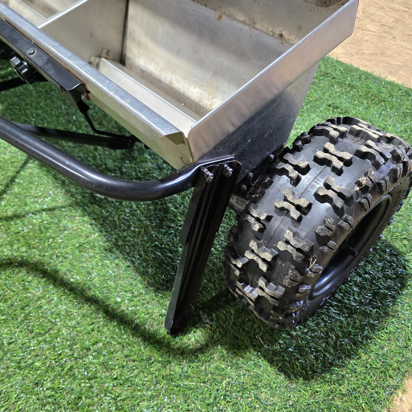 Meyer Walk Behind Hotshot-100 Drop Spreader
