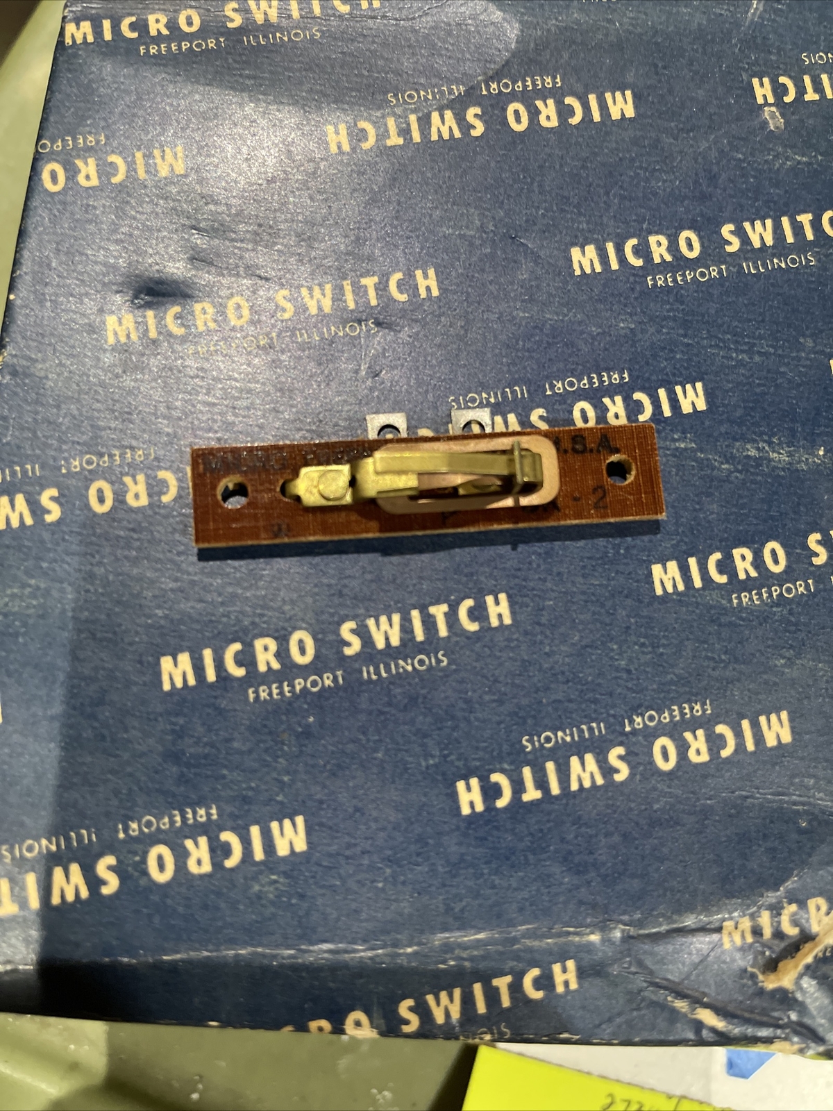 42 VINTAGE HONEYWELL MICRO SWITCH SK2 7A