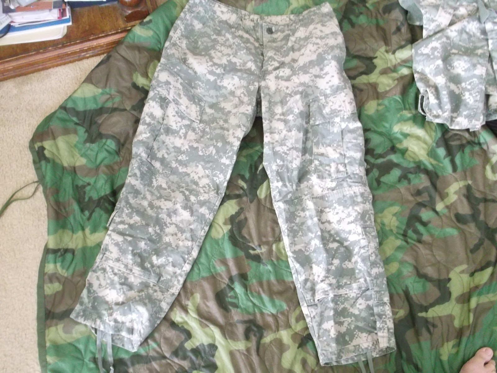 US  ARMY ACU PANTS  SIZE MEDIUM - X SHORT