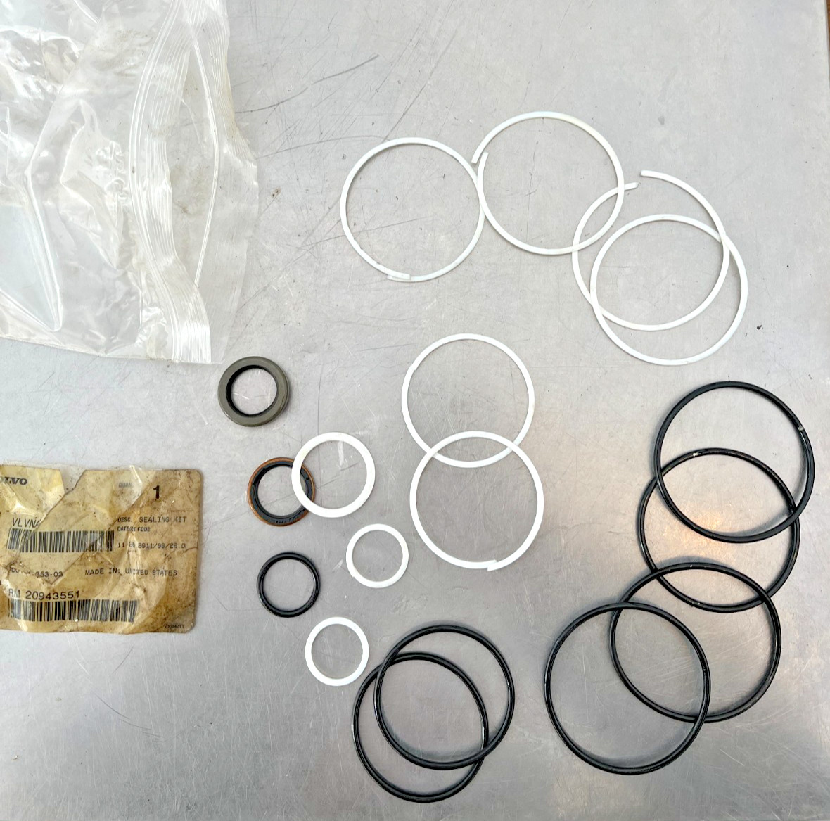 20943551  GENUINE  OEM  Volvo  SEAL KIT  ?PARTIAL?   RM20943551