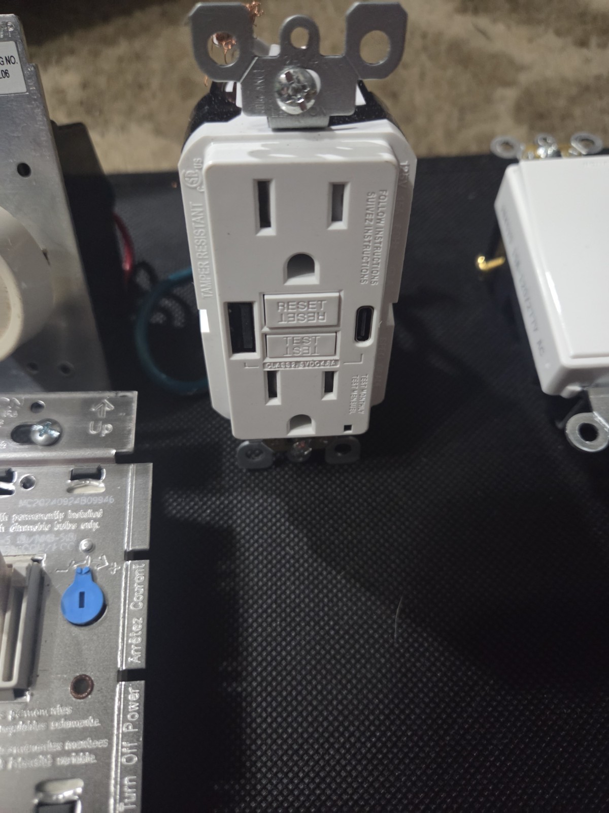 Receptacal Switch Lot Leviton Lutron 6 Pcs