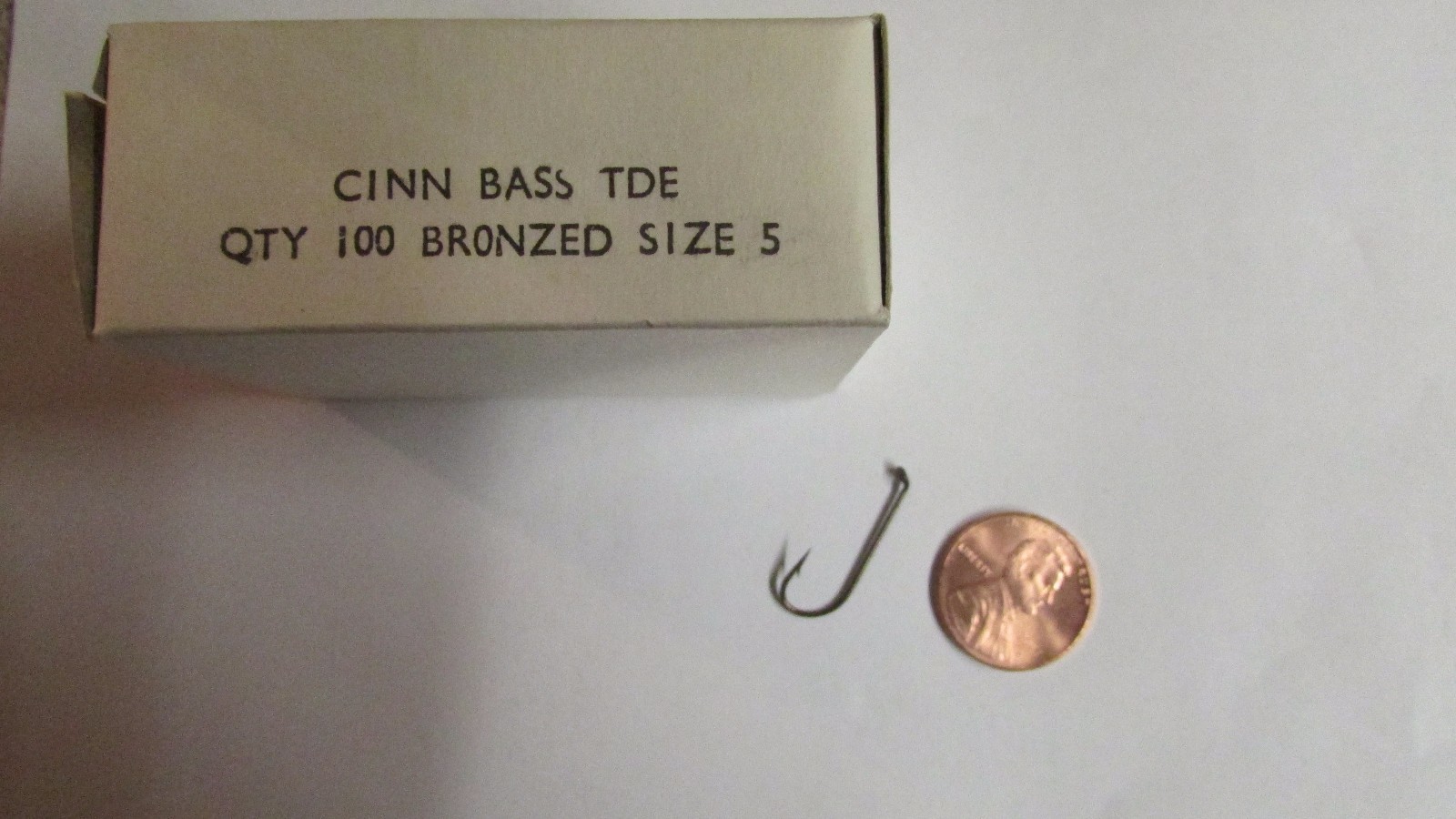 Cinn Bass TDE Fishing Hooks - Size 5 - Bronzed - 100 Hooks - New   (B 34)