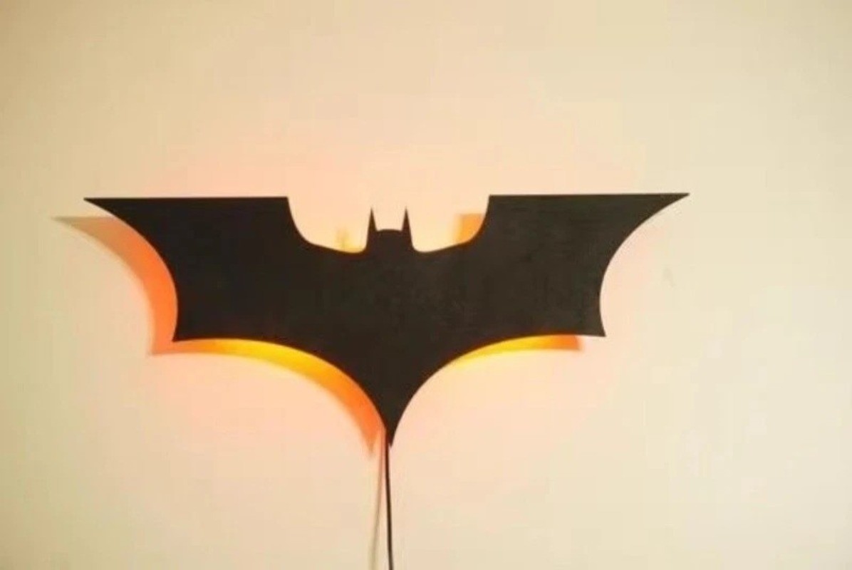 Wireless Batman Logo LED Night Light – Remote Controlled Bedroom Lamp Decor
