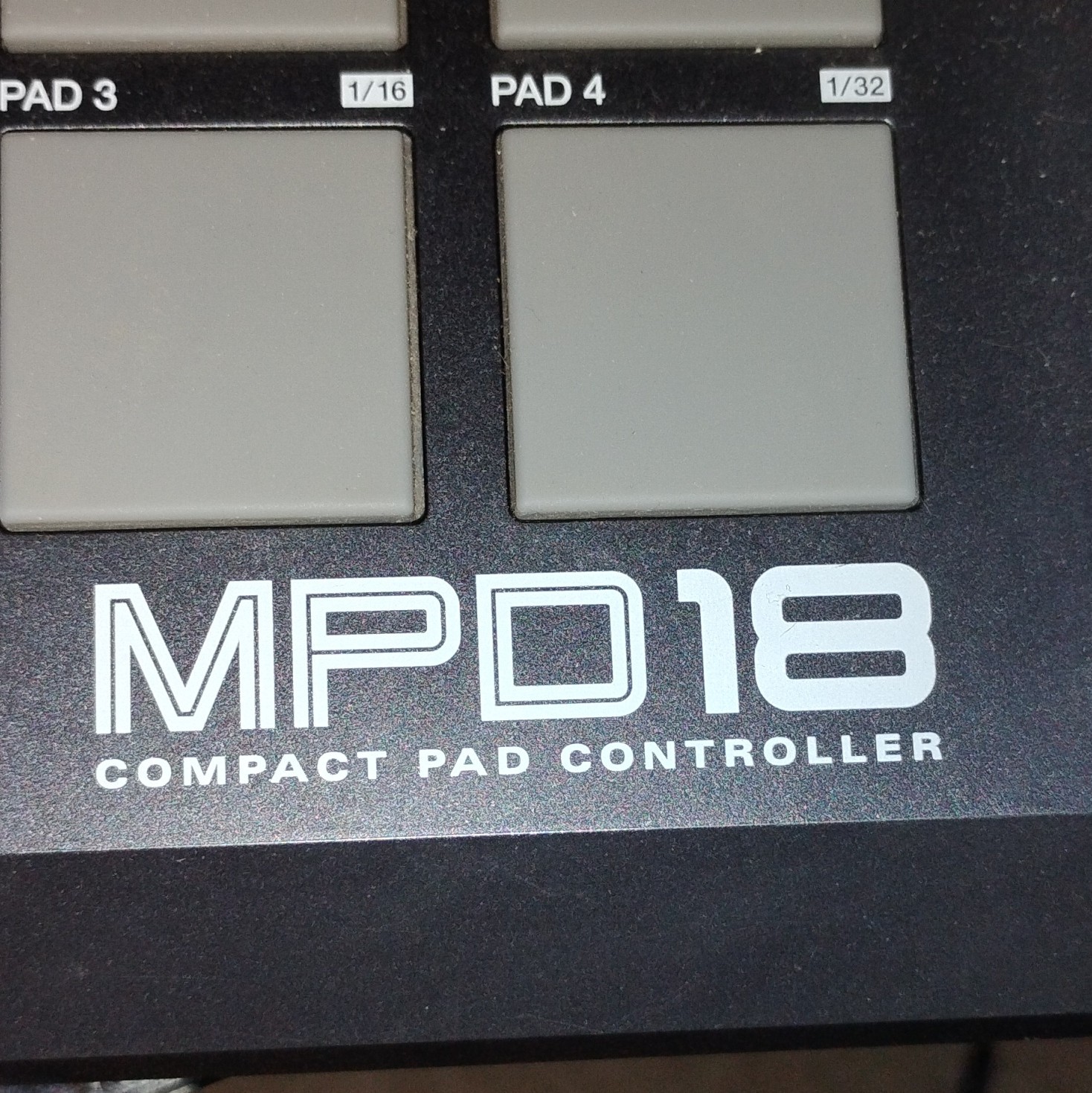 Akai MPD18 16-Pad USB MIDI Controller, Pad Trigger, Cord, Works, Great Condition
