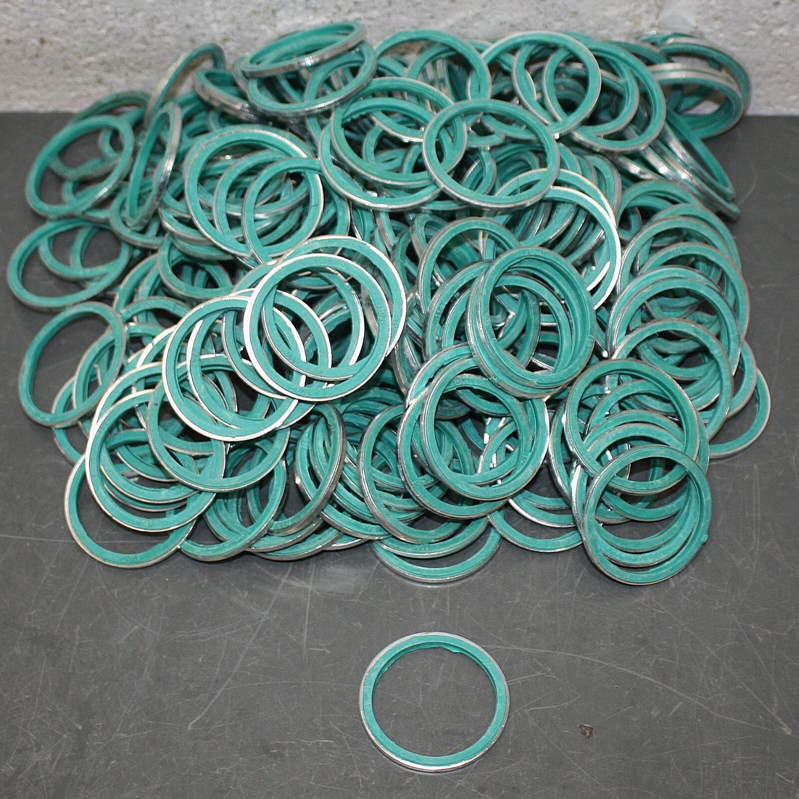 (190) Raco Liquid Tight Sealing Washer 2455, 1-1/4", Neopene/Zinc Plated Steel