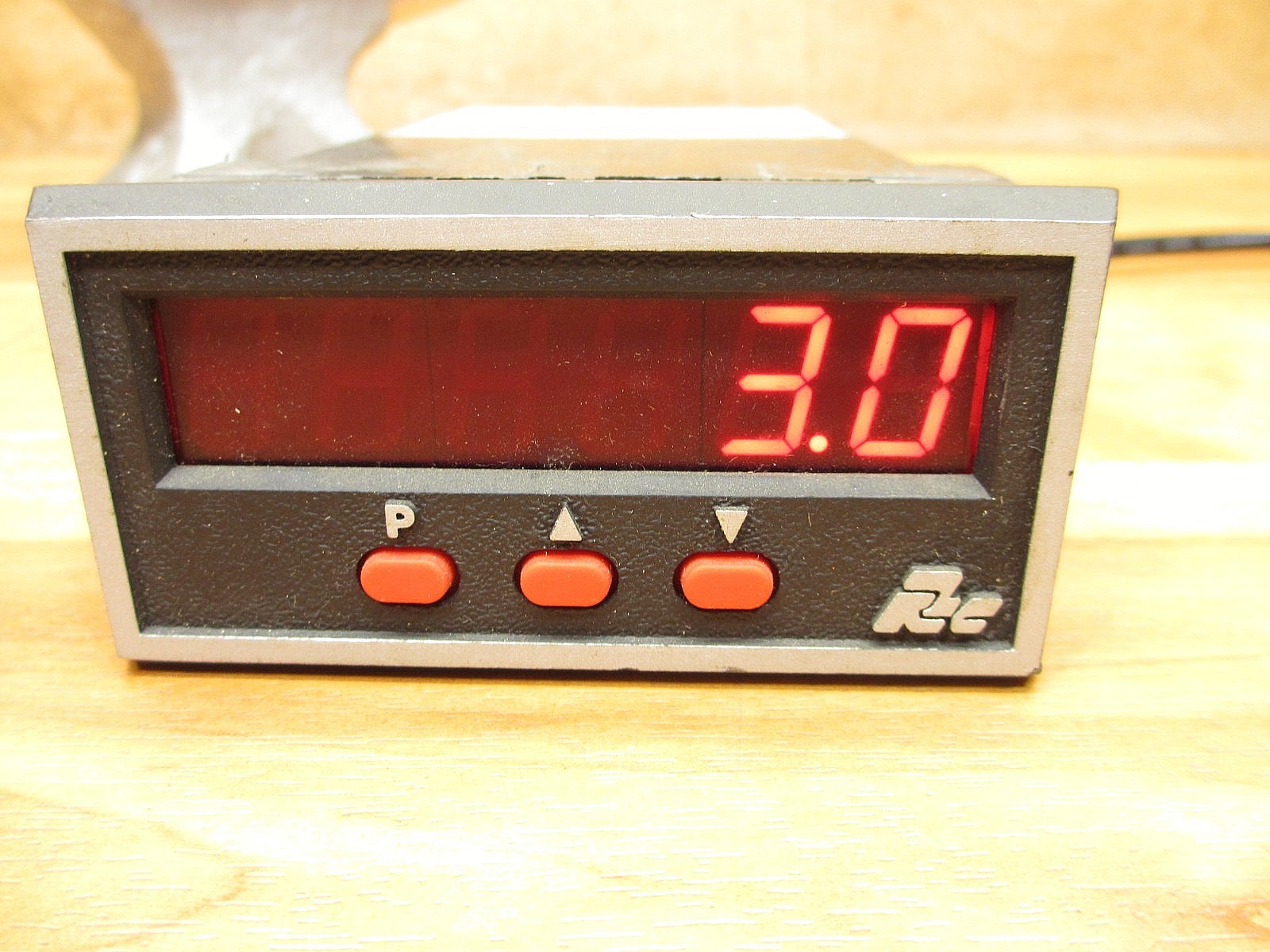 Red Lion Controls IMP20102*USED POWERS UP* Panel Meter