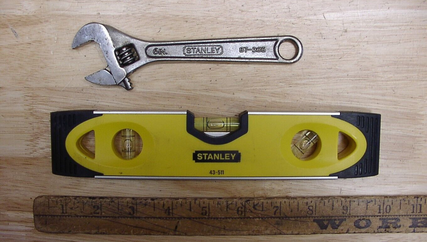 Stanley 43-511 Shock Proof,Magnetic "V" Groove Torpedo Level 230 mm 9",& BONUS!