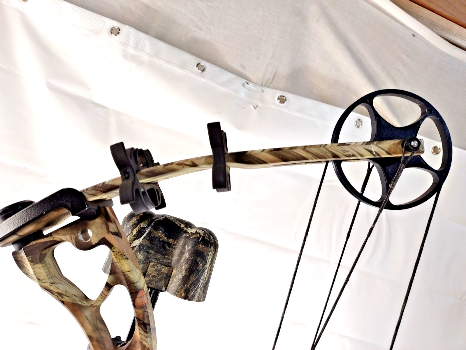 PSE Brute Compound Bow - RH - 25-30” - 60-70#