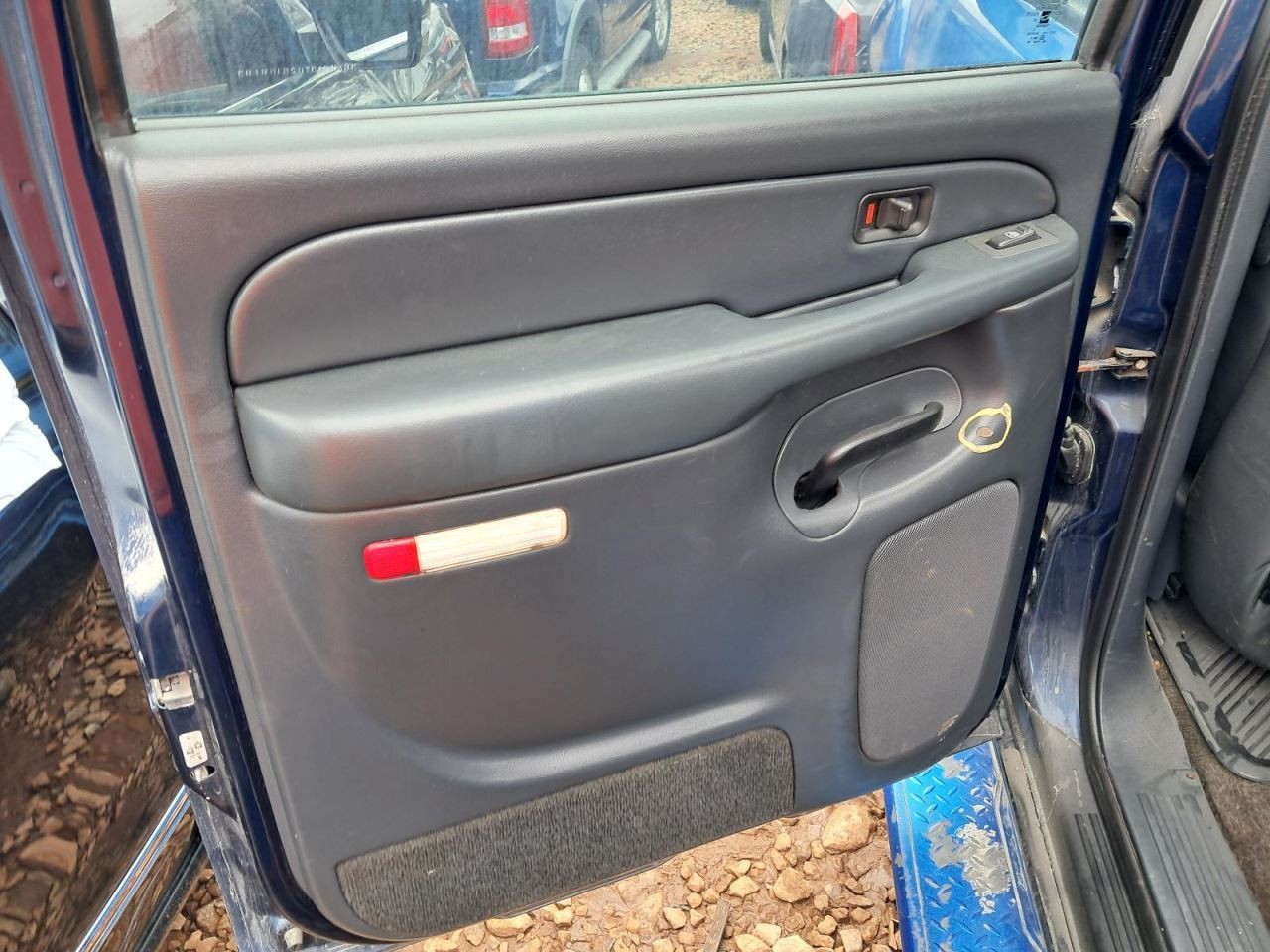 AVALNCH15 2002 Glove Box 4816283