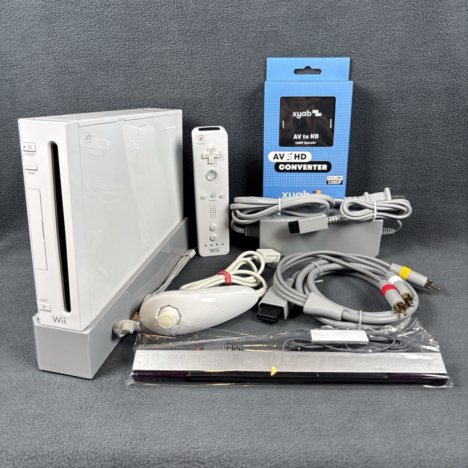 Nintendo Wii RVL-001 White Console w/ Accessory Bundle - Tested.