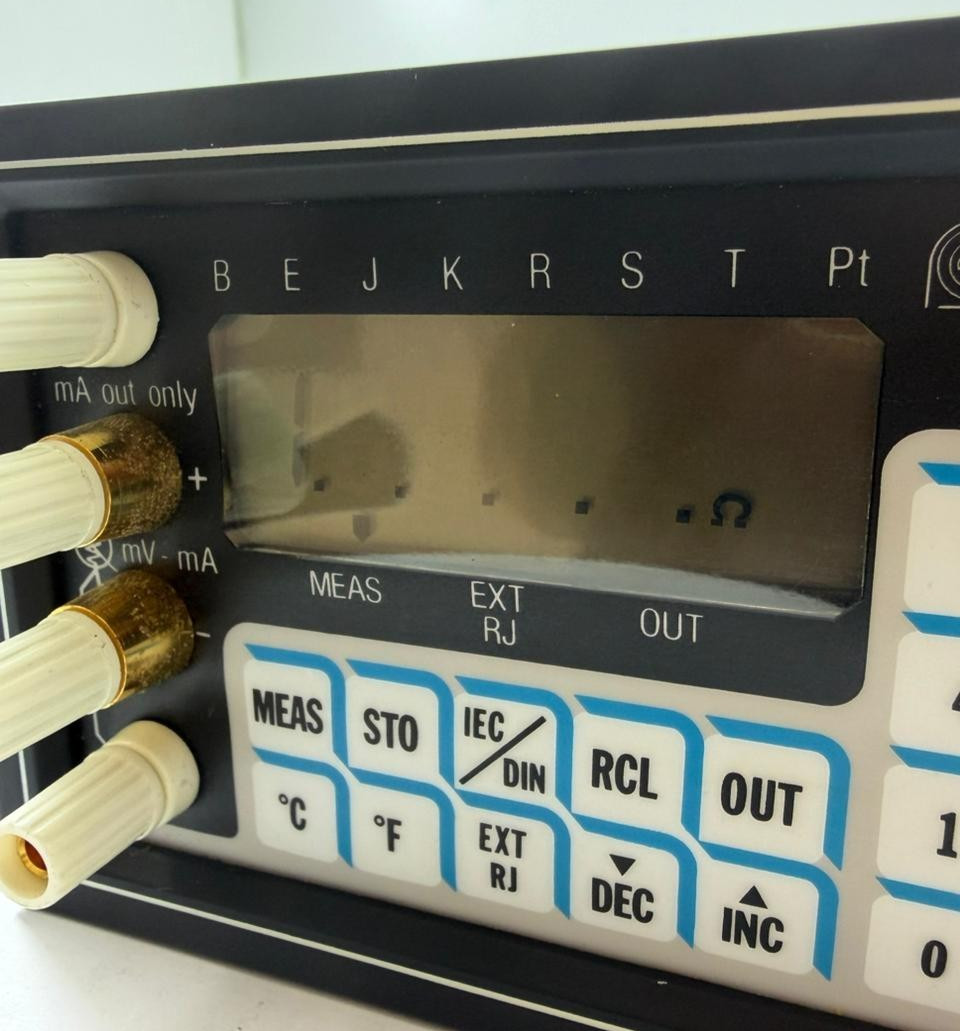 ERO Electronic Memocal 81B PORTABLE PROCESS CALIBRATOR SIMULATOR