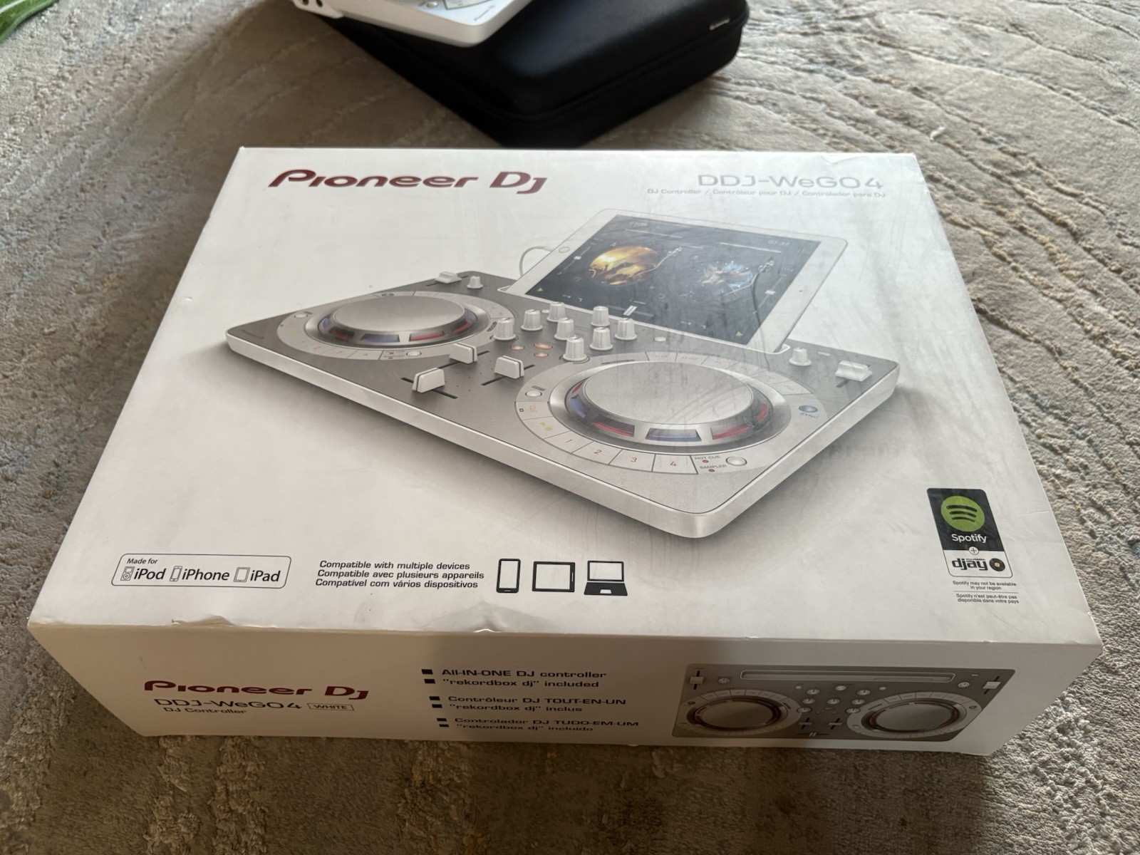 Pioneer DDJ-WEGO4-W White DJ Controller 2-Channel Beginner with Travel Case