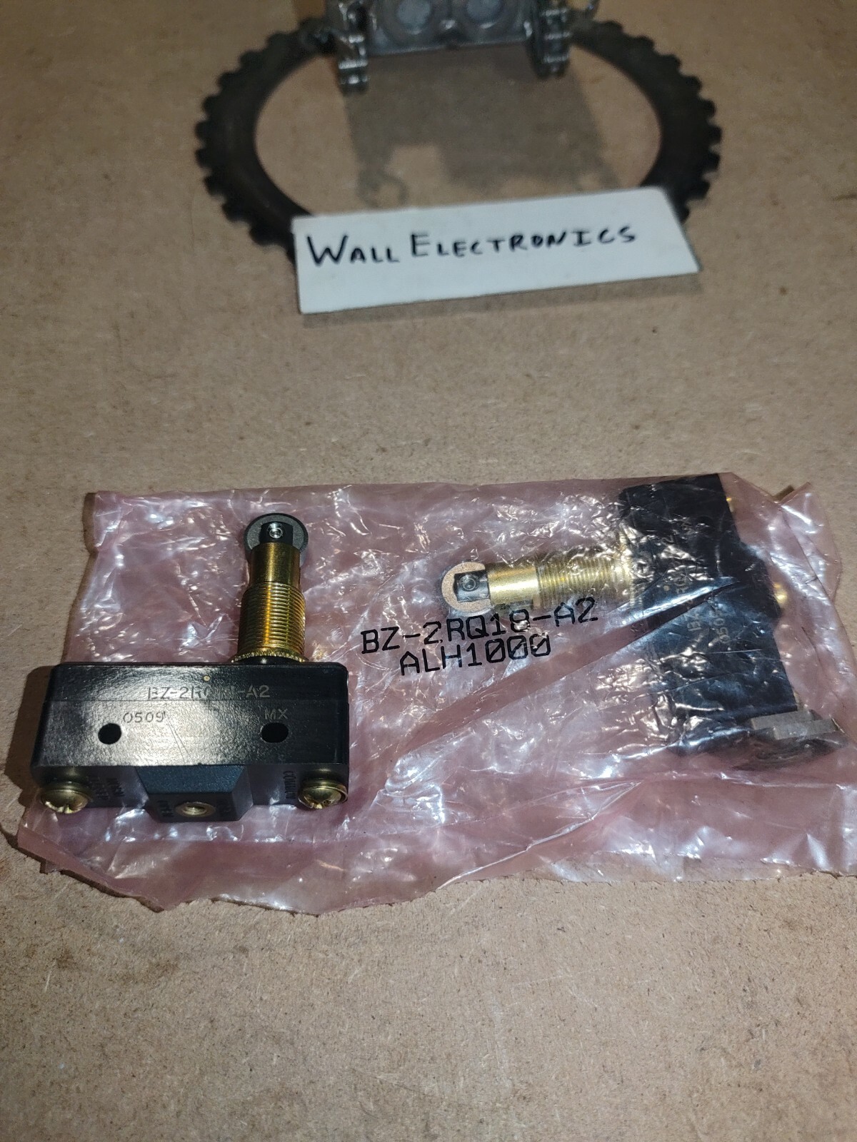 Honeywell BZ2RQ10A2 Microswitch BZ-2RQ10-A2 =LOT OF 2= Steel Roller