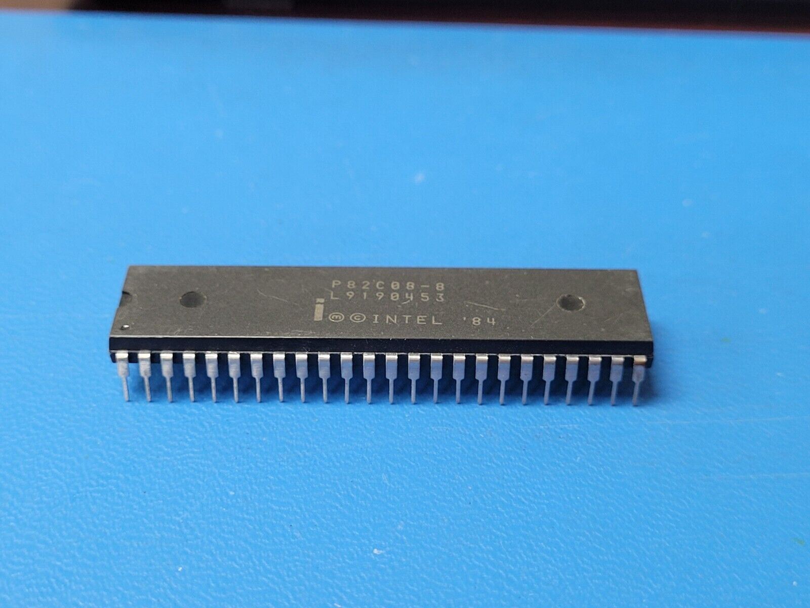 (1 PC) P82C08-8 INTEL DRAM CONTROLLER, 1M X 8, CMOS PDIP-48