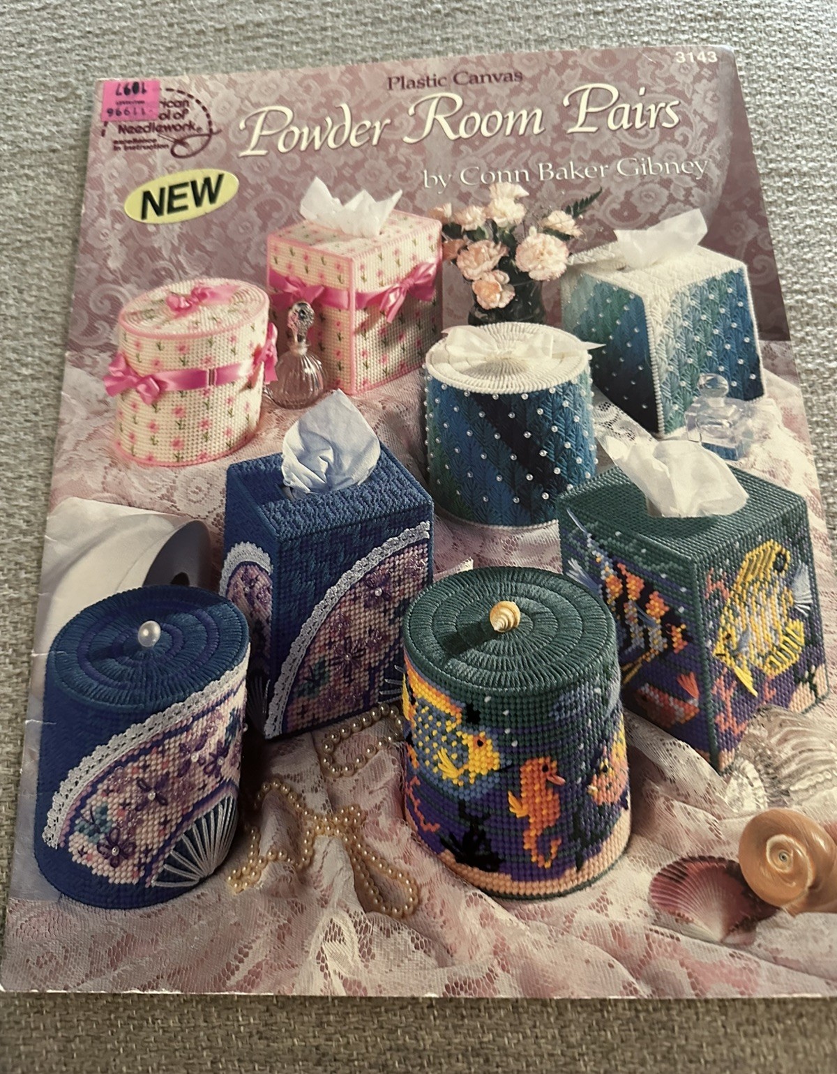 USED POWDER ROOM PAIRS BATHROOM TISSUE COVERS PLASTIC CANVAS PATTERN BOOK