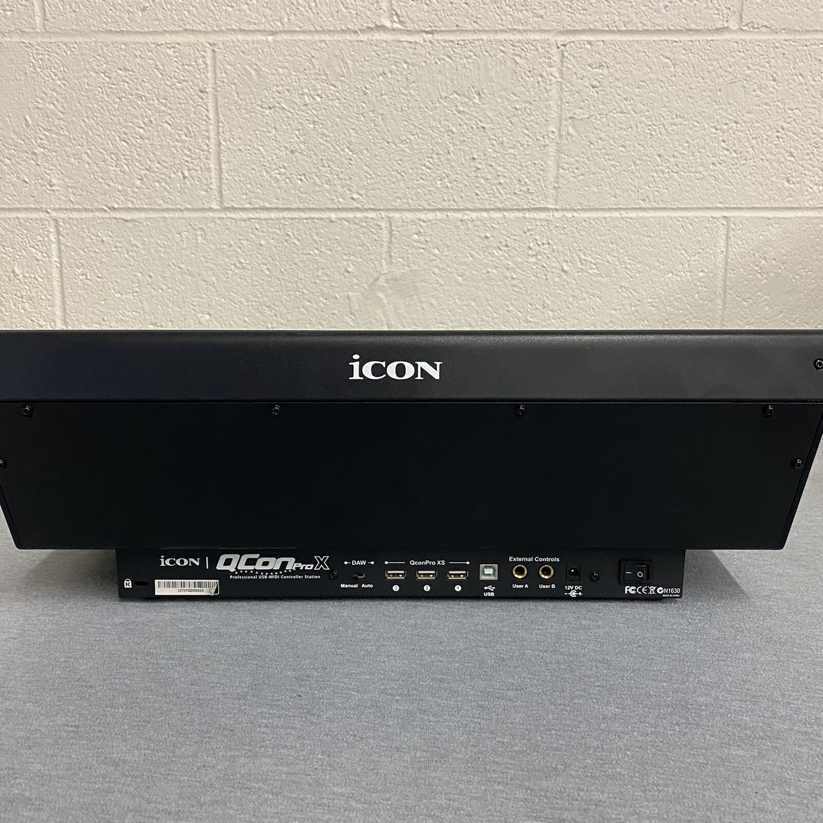 Icon QCon Pro X USB MIDI Control Surface DAW Controller w/ Motorized Faders