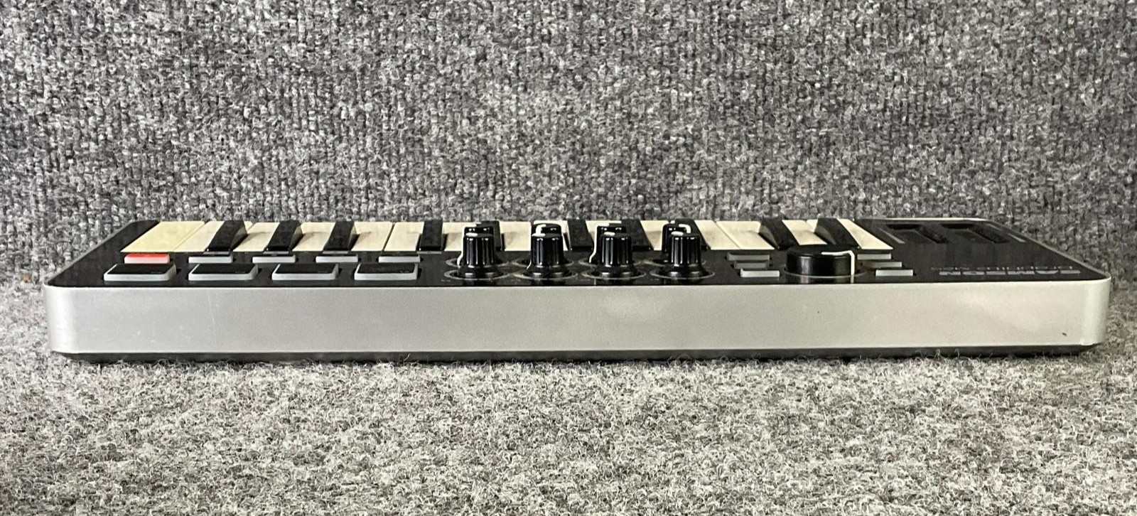 Samson Graphite M25 25-Key USB MIDI Controller Keyboard Used