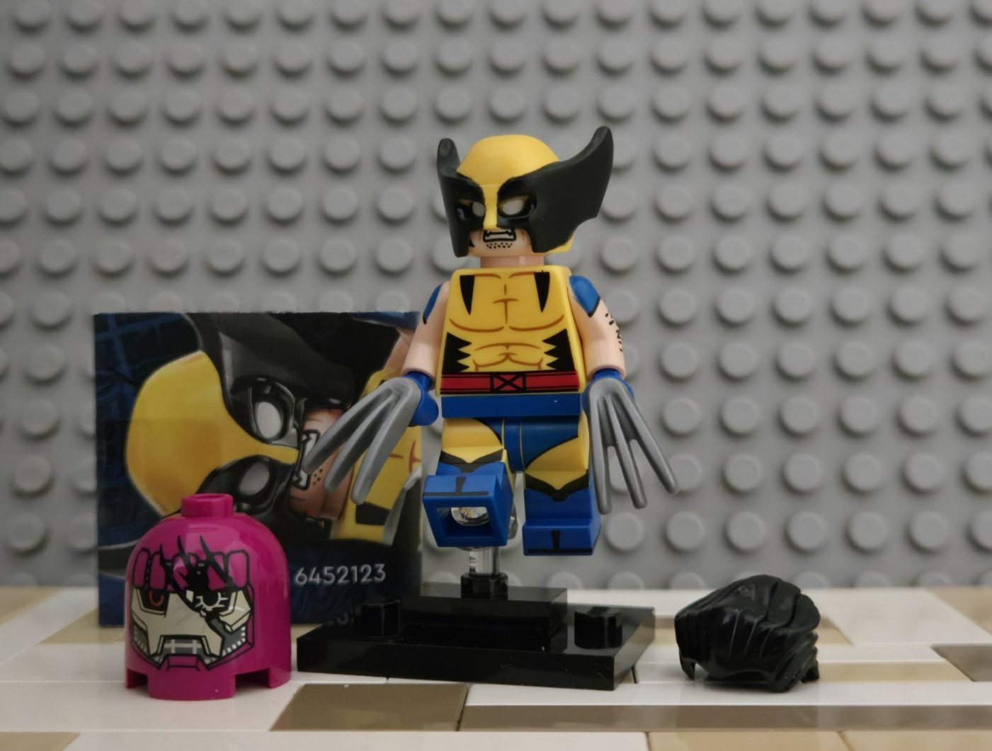 LEGO Wolverine Minifigure - 71039 MARVEL Series 2 Collectible CMF ***NEW***