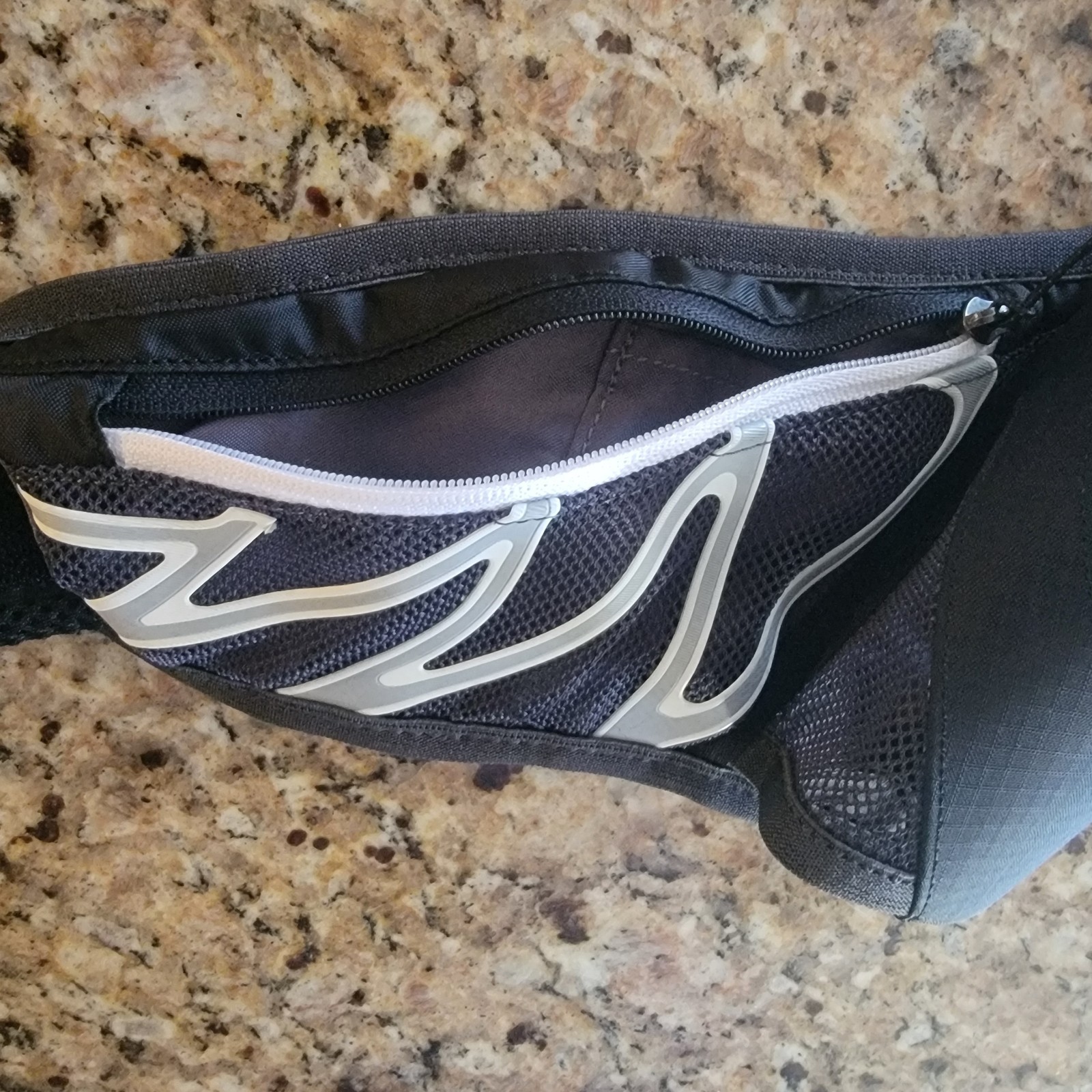 Salomon 4D Active Bottle Hydration Running or XC Skiing Belt