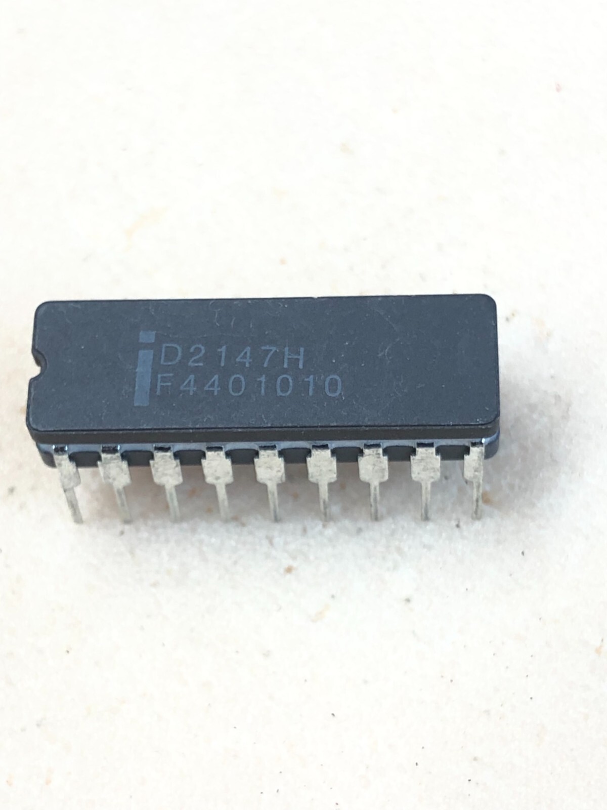 D2147H 2147 CERAMIC INTEL High Speed 70ns 4096 x 1 Bit Static RAM  IC 2147 D2147