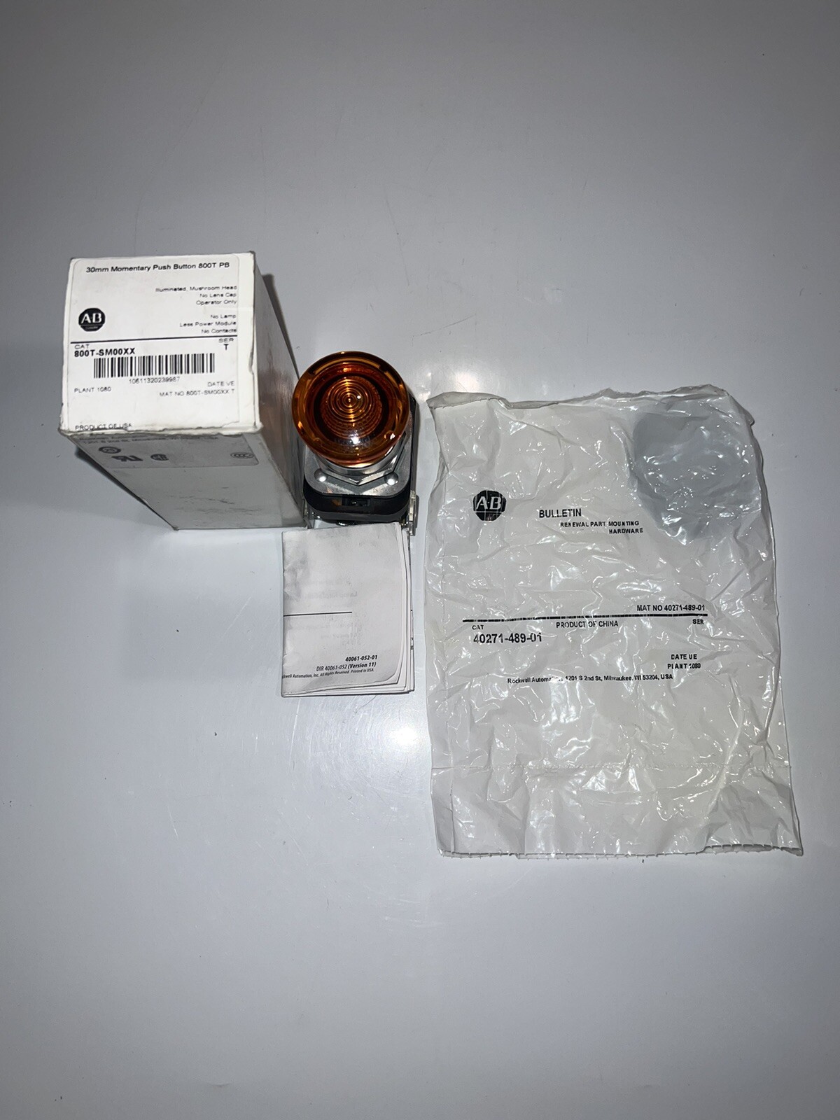 Allen Bradley 800T- SM00XX  Momentary Push Button With Amber LED and Knob *NIB*