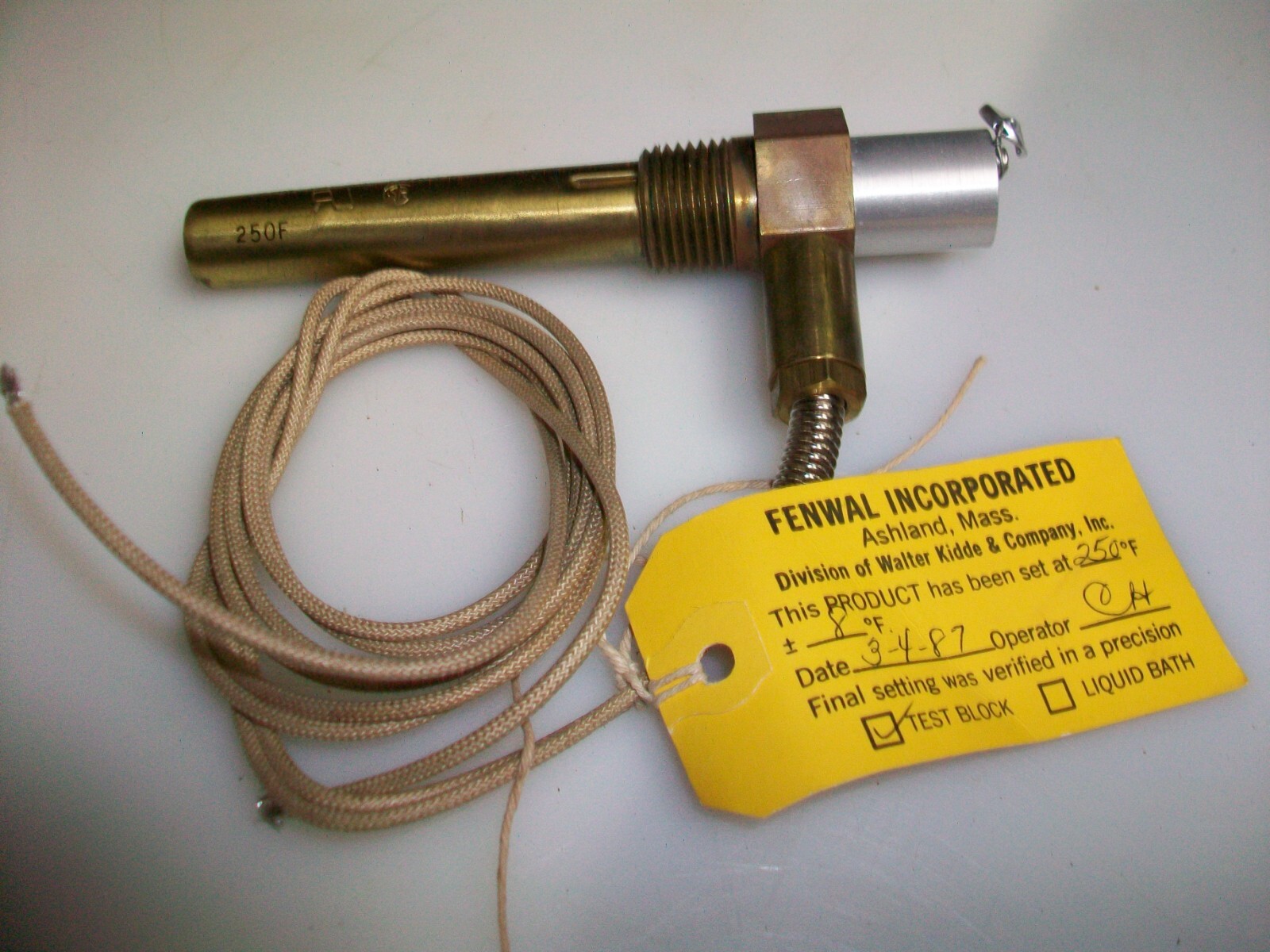 FENWAL THERMOSWITCH  17121-0  250     100-400 DEGREE F.   5930-00-456-9080