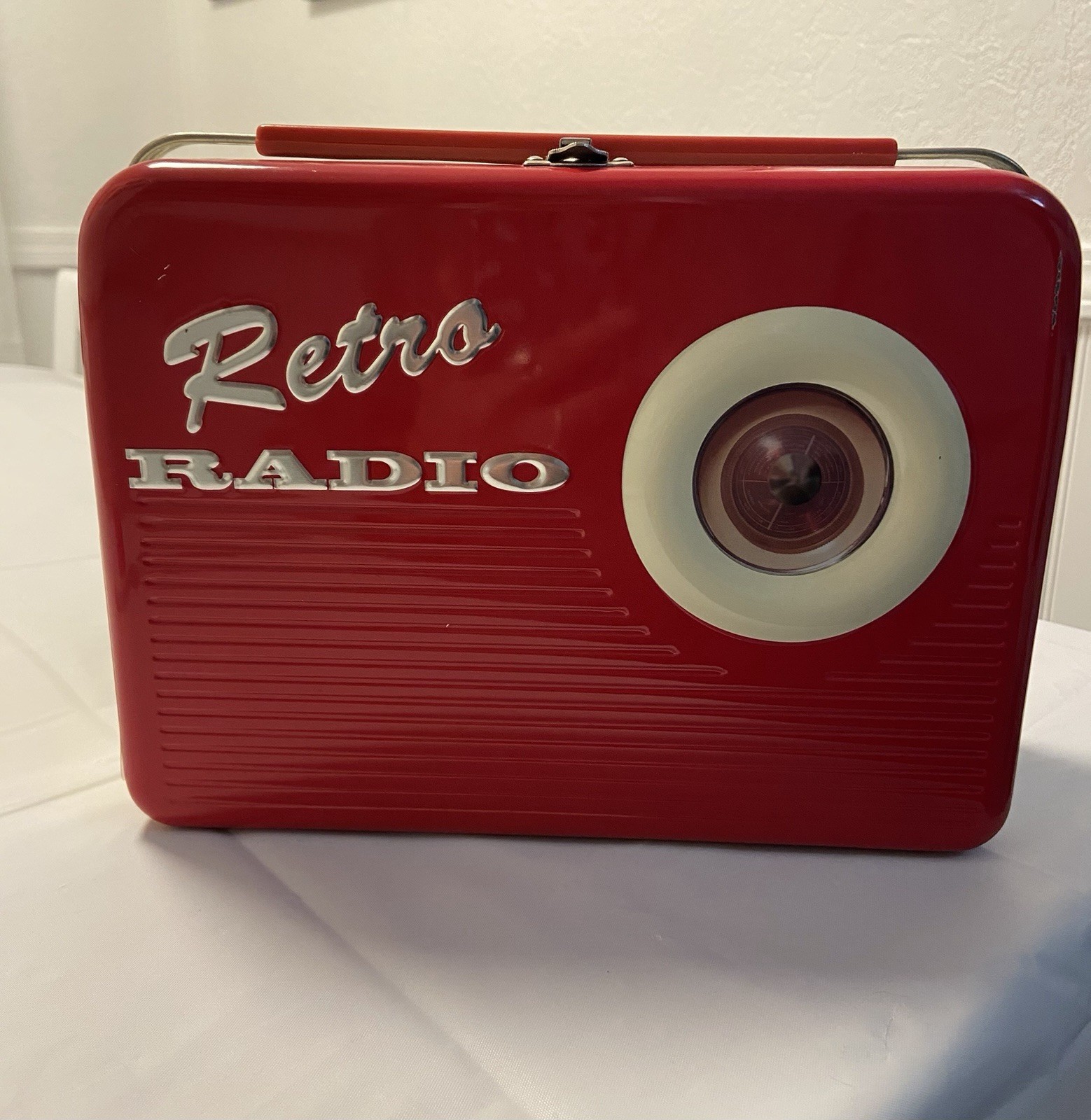 RETRO RADIO Red The Silver Crane Co. Ltd - 1950s Style Metal Lunch Box