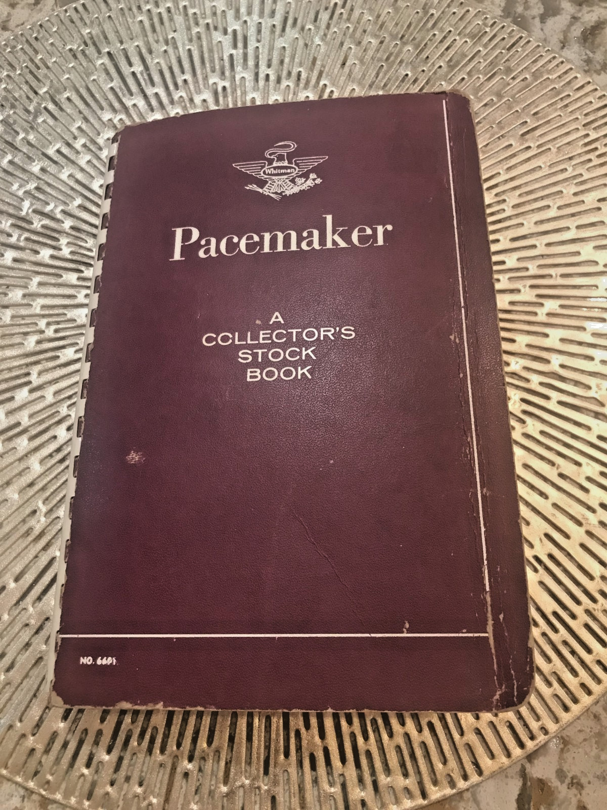 PACEMAKER, A COLLECTORS STOCK BOOK OF HUNDREDS OF STAMPS. 10 PAGES.