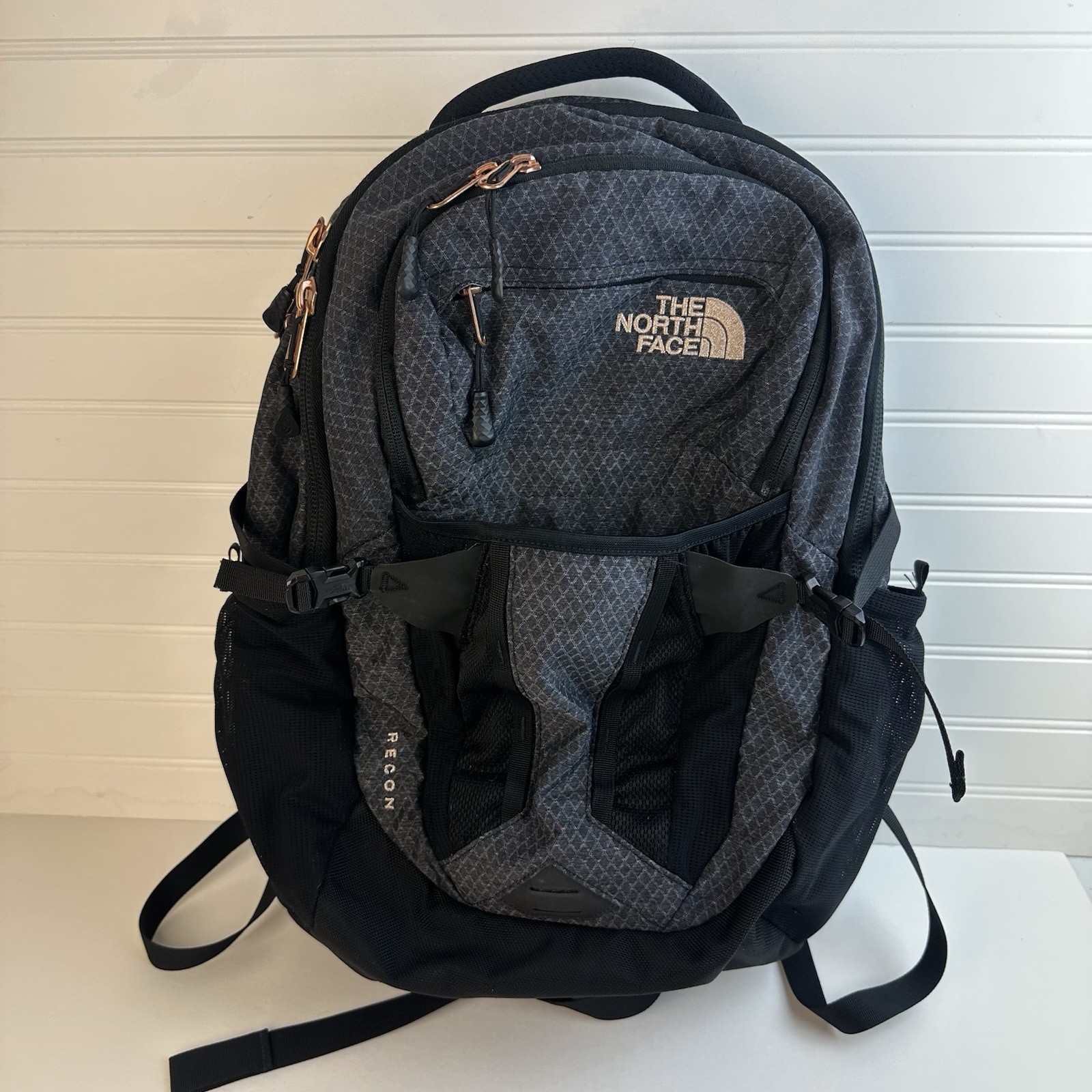 The North Face Recon Womens Backpack Black W/ Rose Gold Flexvent Laptop Sleeve
