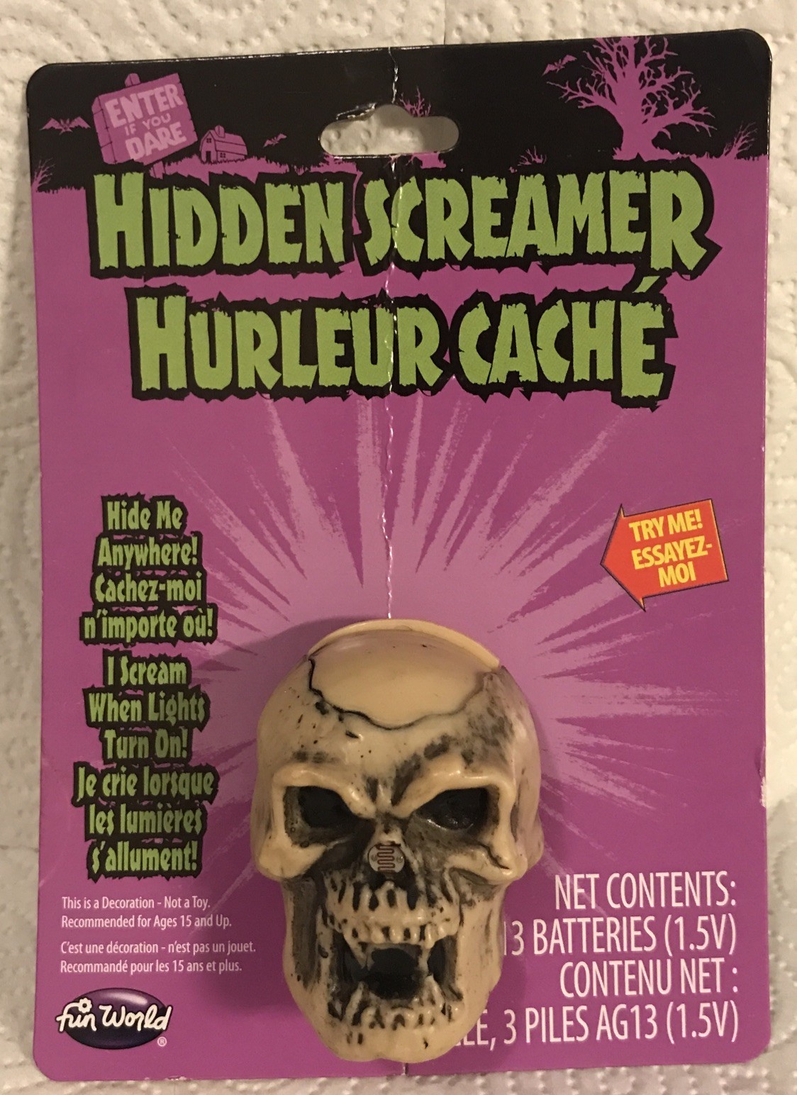 Fun World Hidden Screamer Skull Halloween Light Activated Decoration Collectible