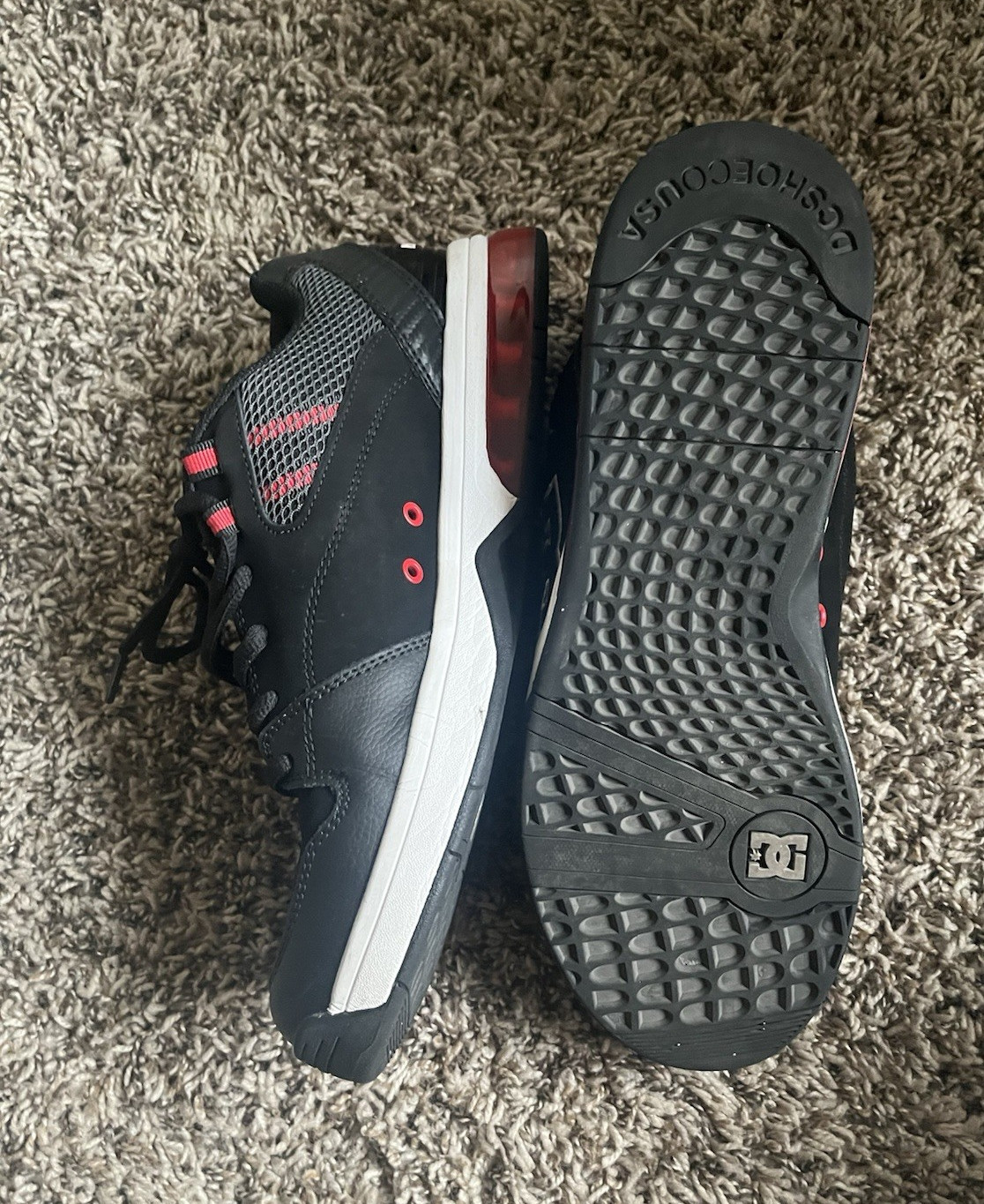 DC Shoes Men's Skateboarding Shoes Black Red White Size 10.5 Medium Vietnam