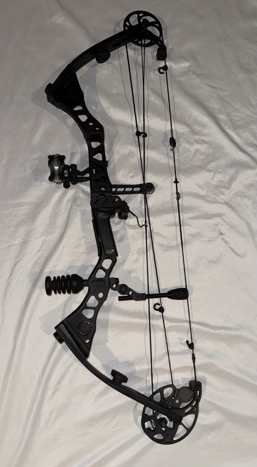 Mathews Solocam SE4 80/28” RH Hunting Compound Bow Black