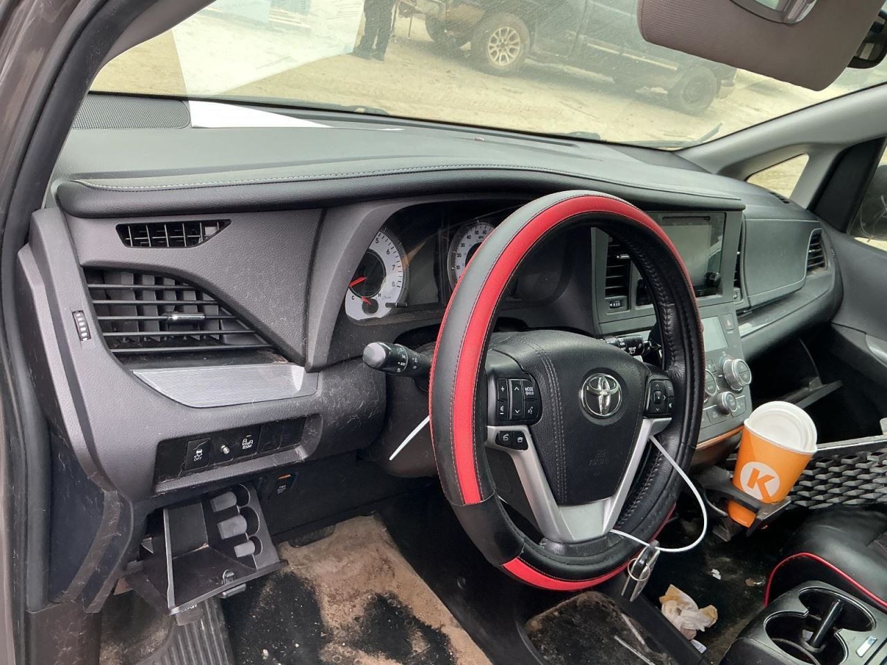 SIENNA 2017 Glove Box 5020574
