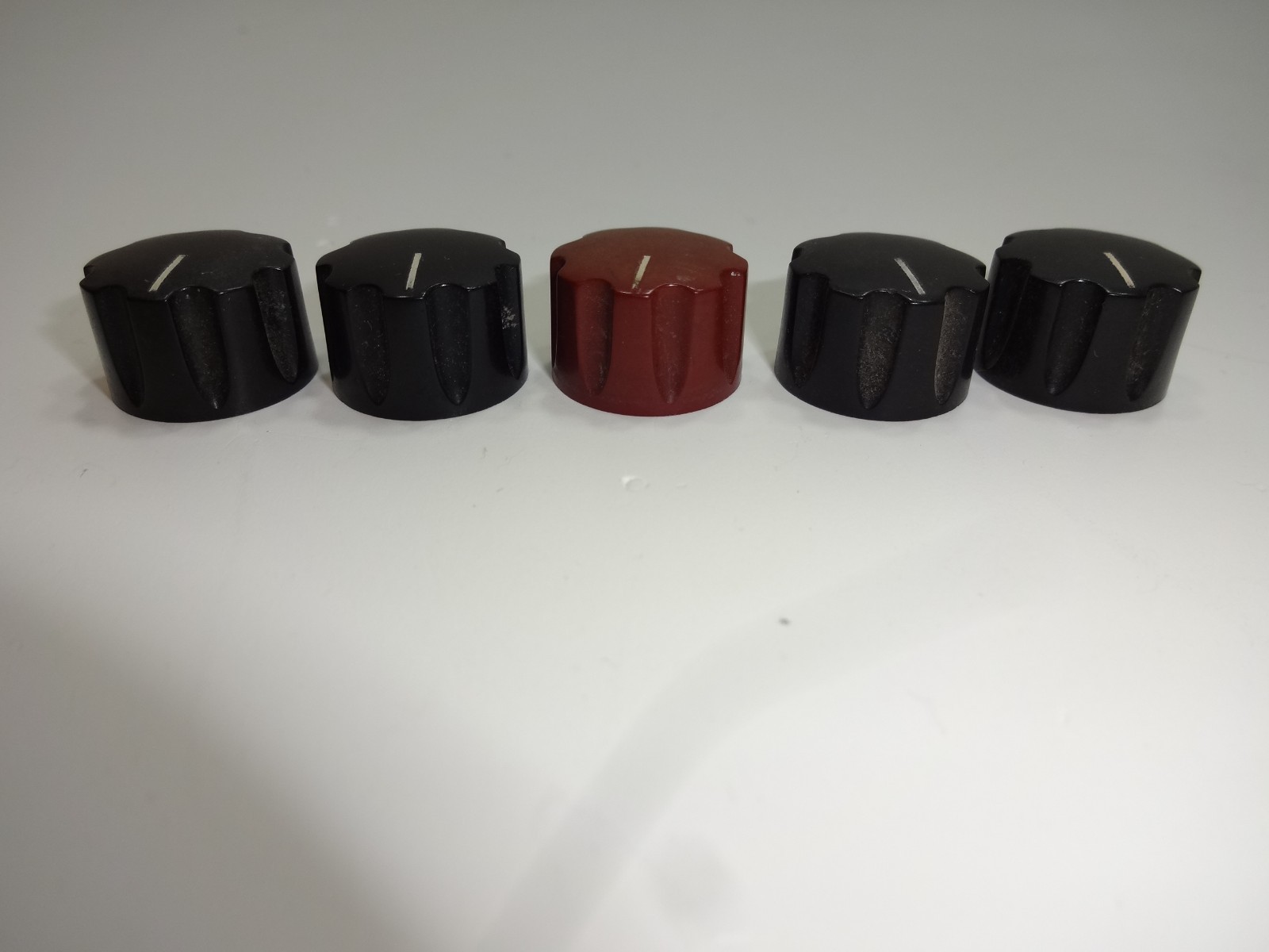 Lot of 25+10 Vintage Bakelite Daka-Ware Knobs 10 Chicken Head