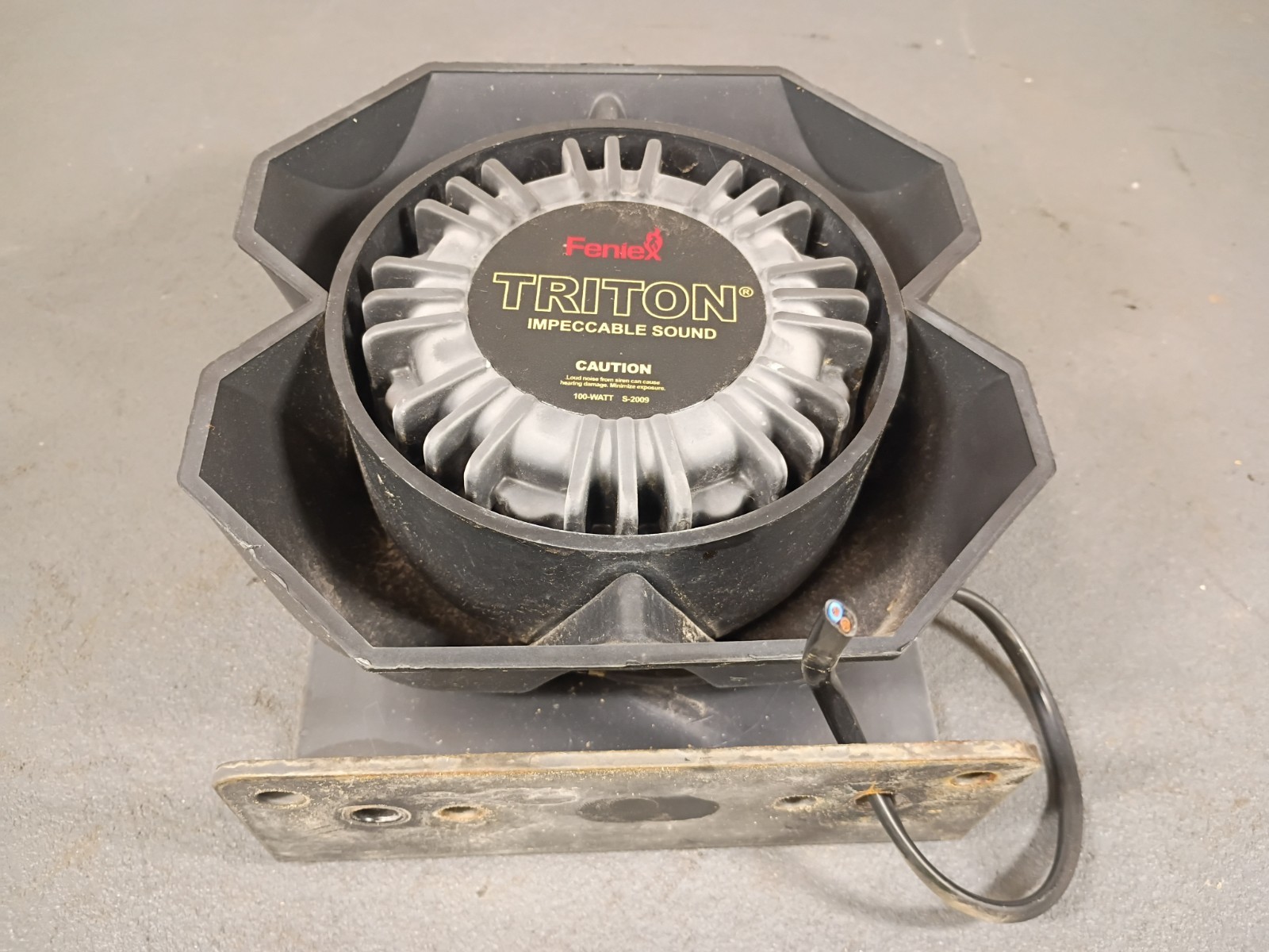 Feniex Triton 100 Watt Speaker S-2009 with Mounting Bracket