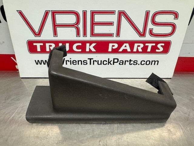 KENWORTH  S60-1451-721 TRIM-COBRA HEAD CHARCOAL LH