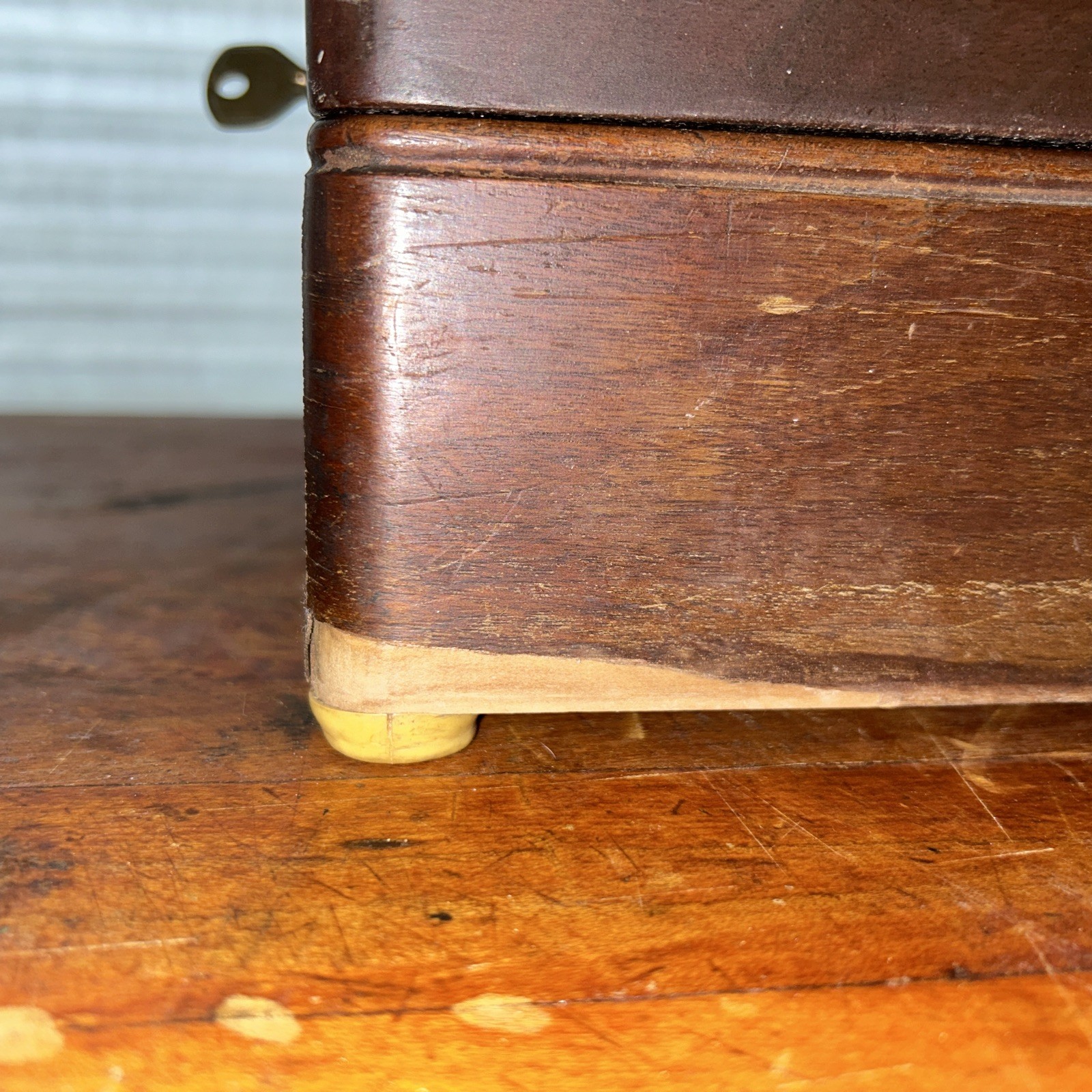 Vintage Singer Sewing Machine in Original Wood Case 🧵✂️