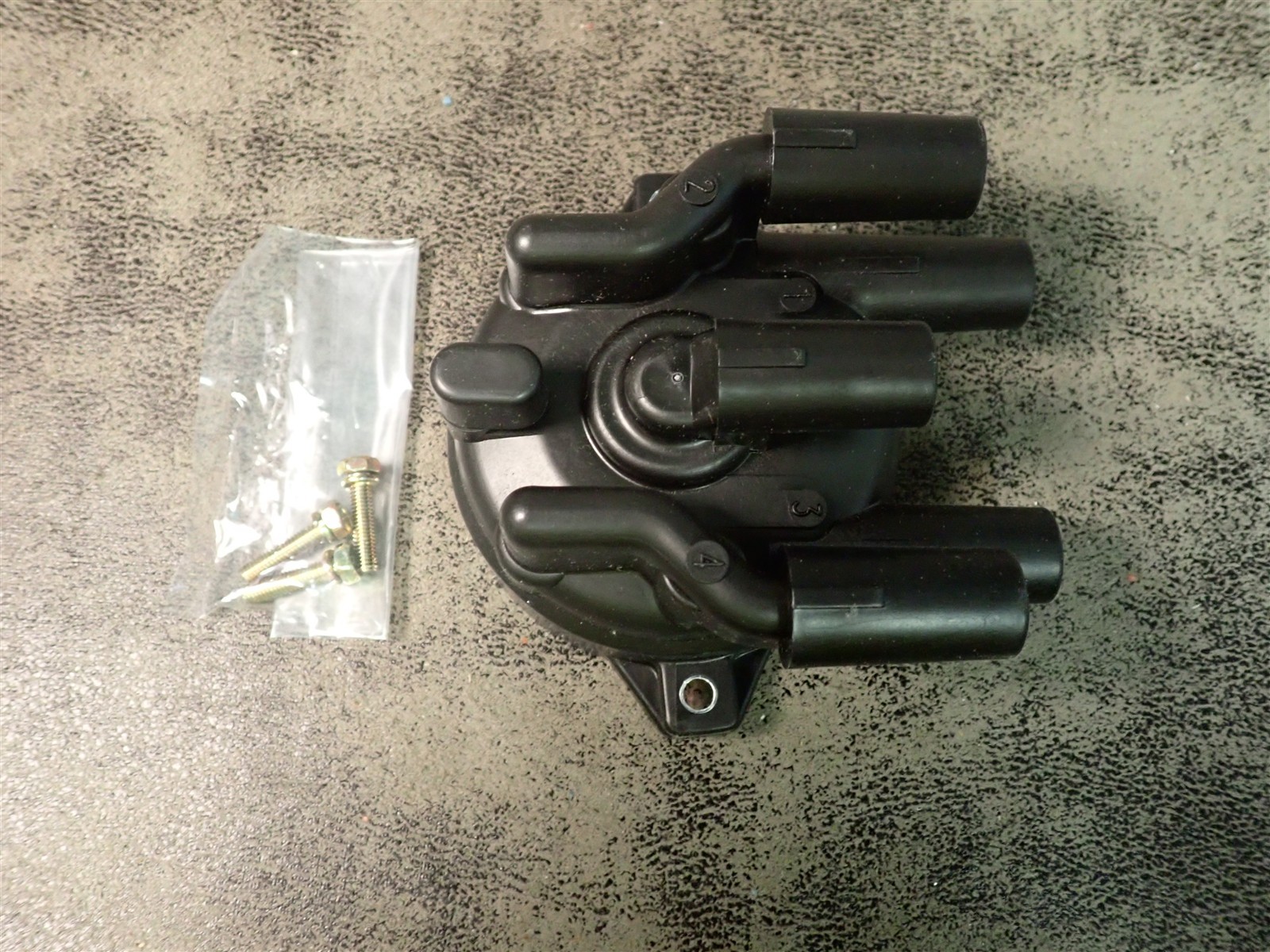 NEW WVE 5D1128 Distributor Cap (SS47)