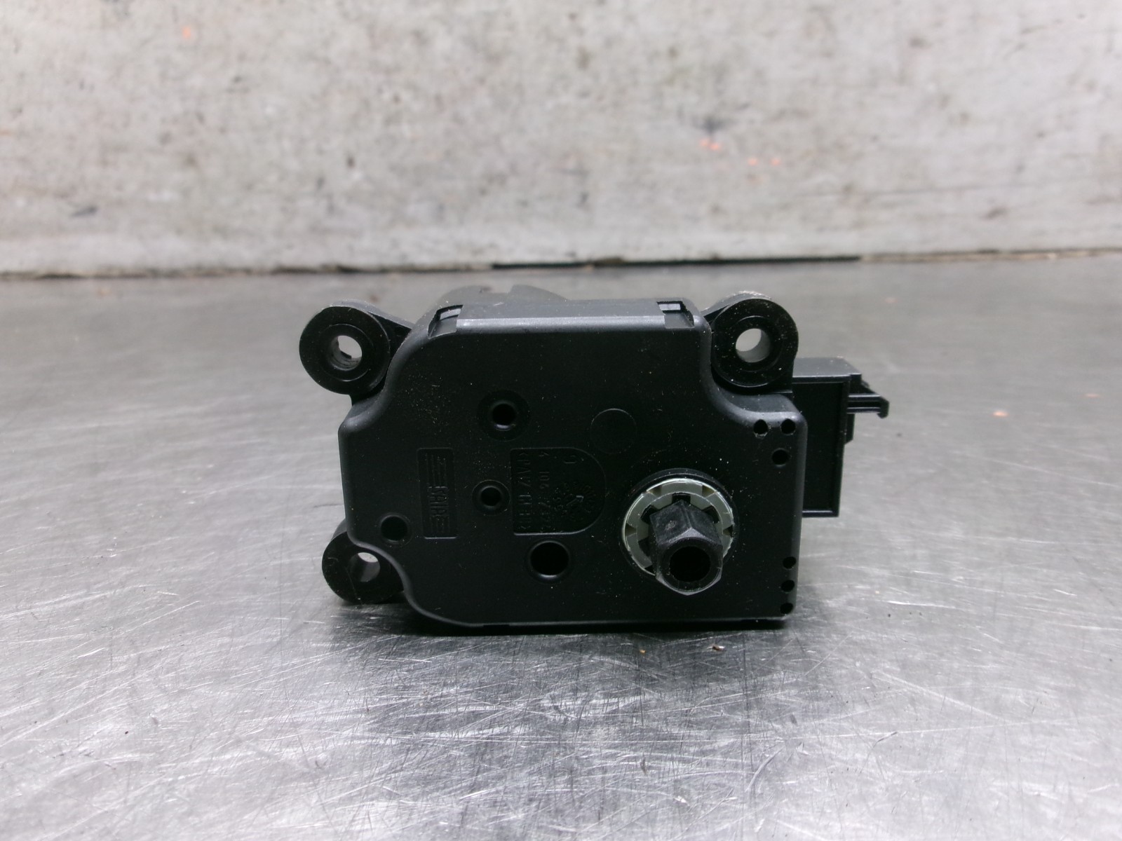 01 - 05 MERCEDES BENZ C240 HVAC HEATER BLEND DOOR FLAP ACTUATOR A2038201642