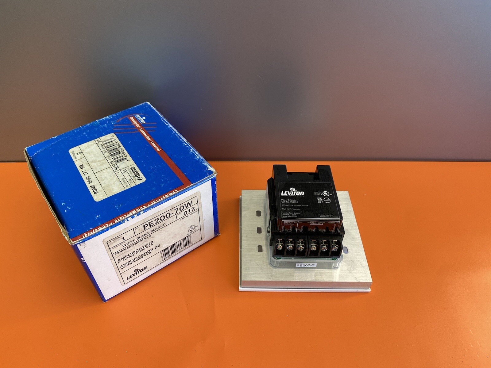 Leviton PE200-70W Power Extender V1.0 277VAC 3000VA White