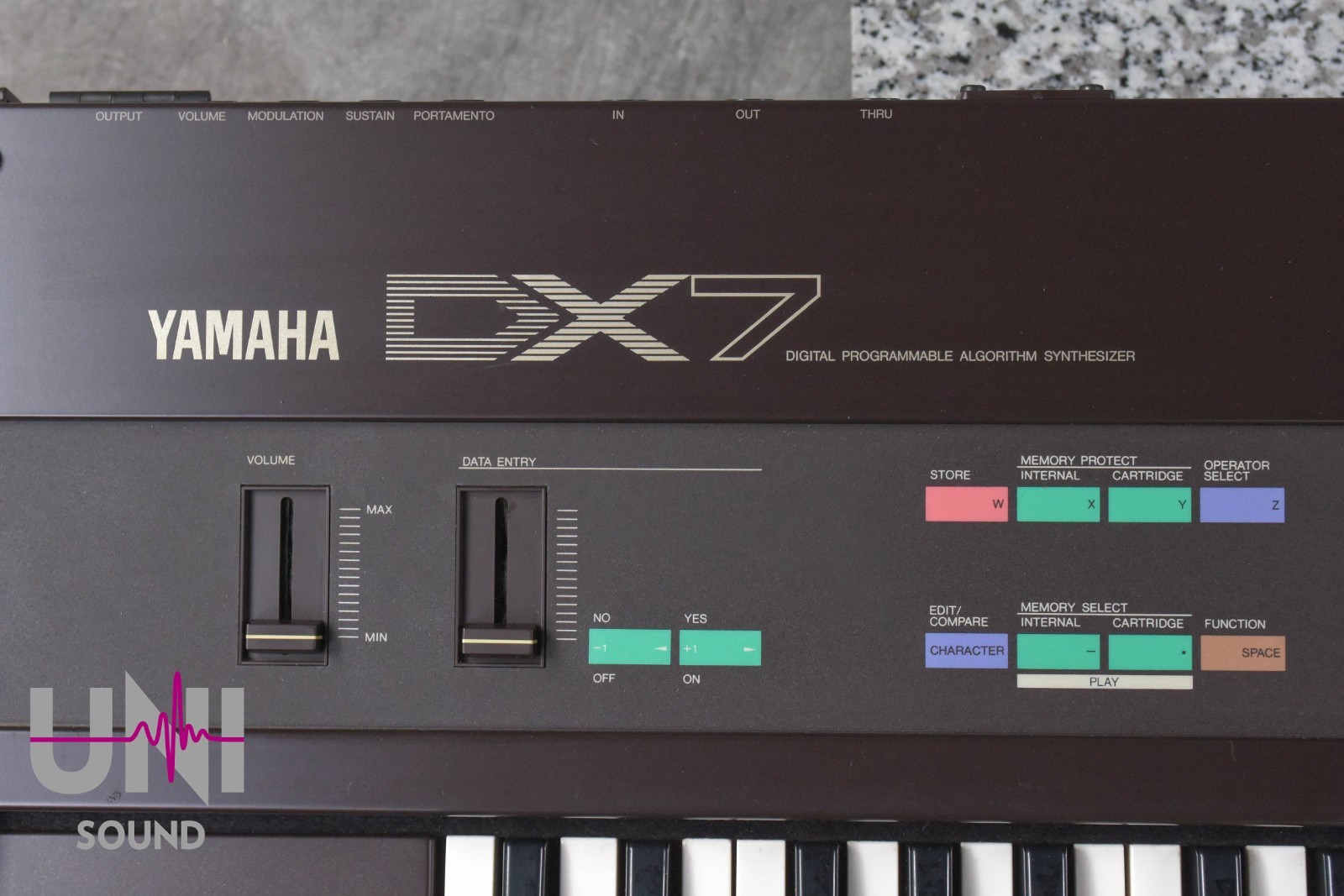 YAMAHA DX7 Digital Programmable Algorithm Synthesizer in Very Good Condition