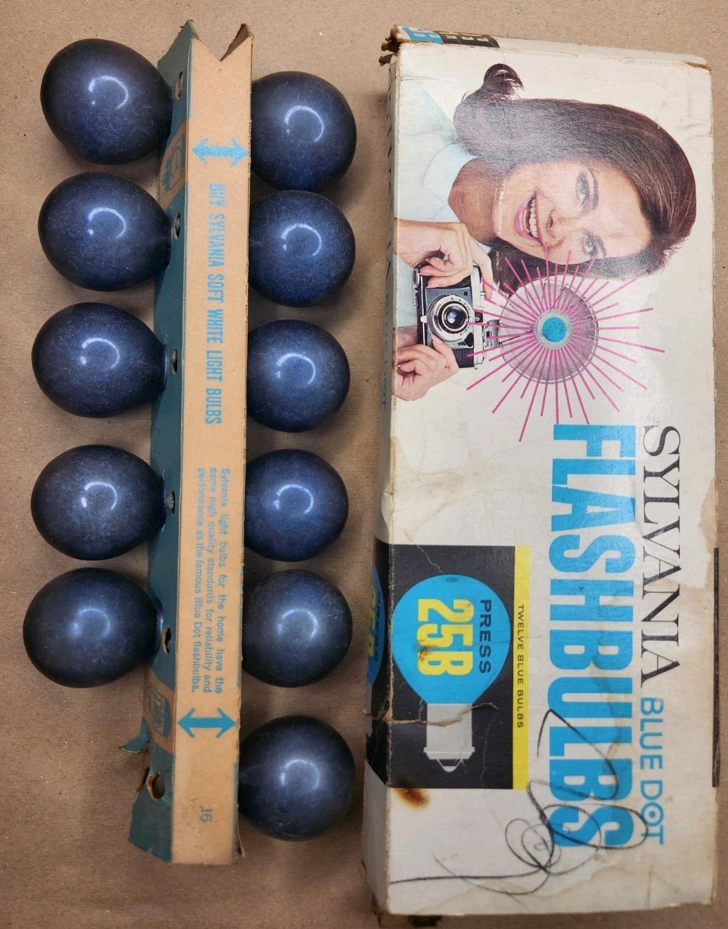 Vtg Sylvania Blue Dot 25B Flashbulbs NOS 11 Bulbs Press Type in W/Orignal Box